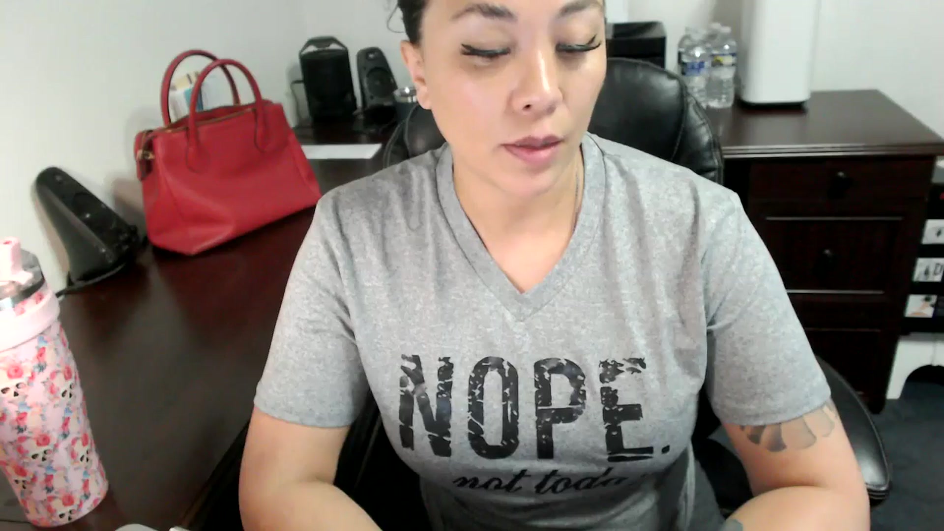 Gallery image thumbnail from MickaylaMoon's myfreecams stream on, 06/20/2024, 16:11 image 6 of 20