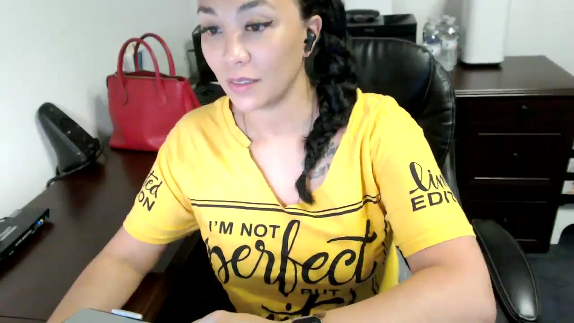 Gallery image thumbnail from MickaylaMoon's myfreecams stream on, 06/21/2024, 16:41 image 17 of 20