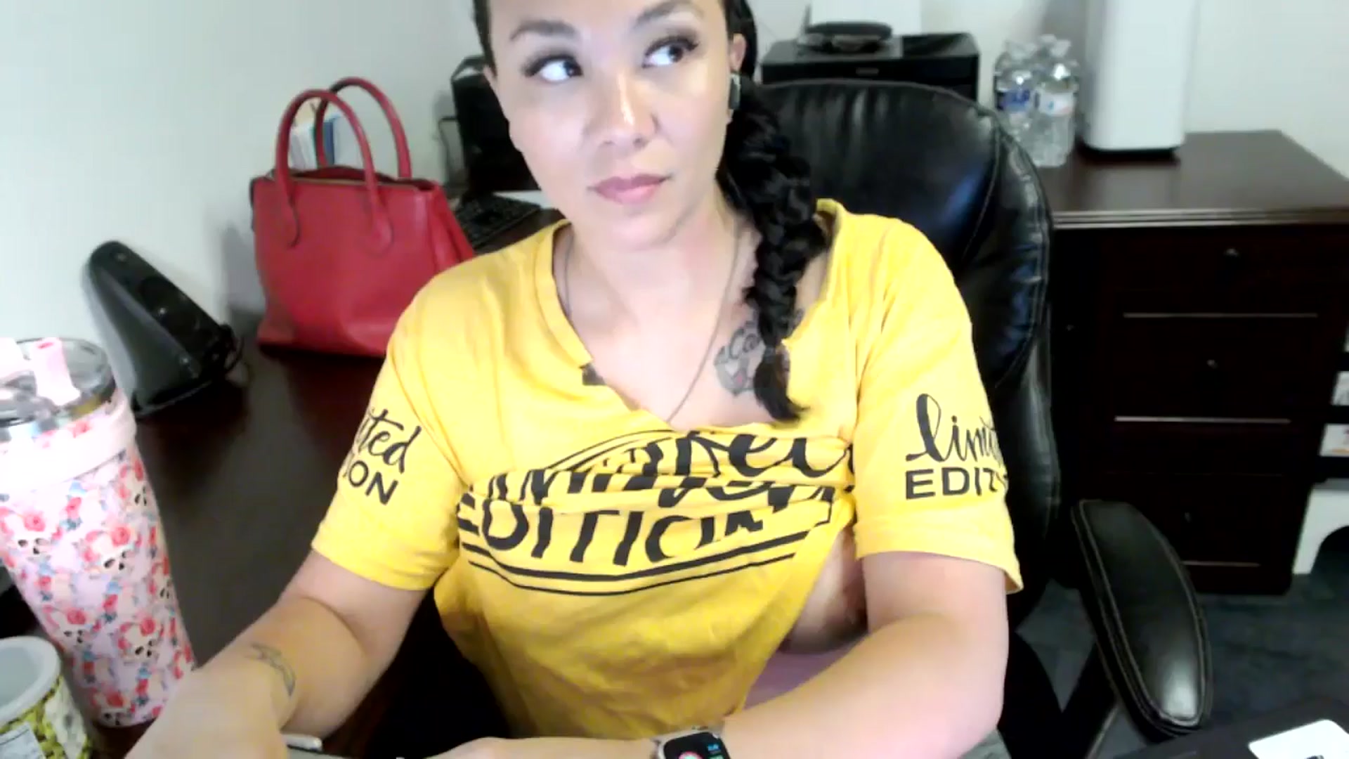 Gallery image thumbnail from MickaylaMoon's myfreecams stream on, 06/21/2024, 17:14 image 14 of 20