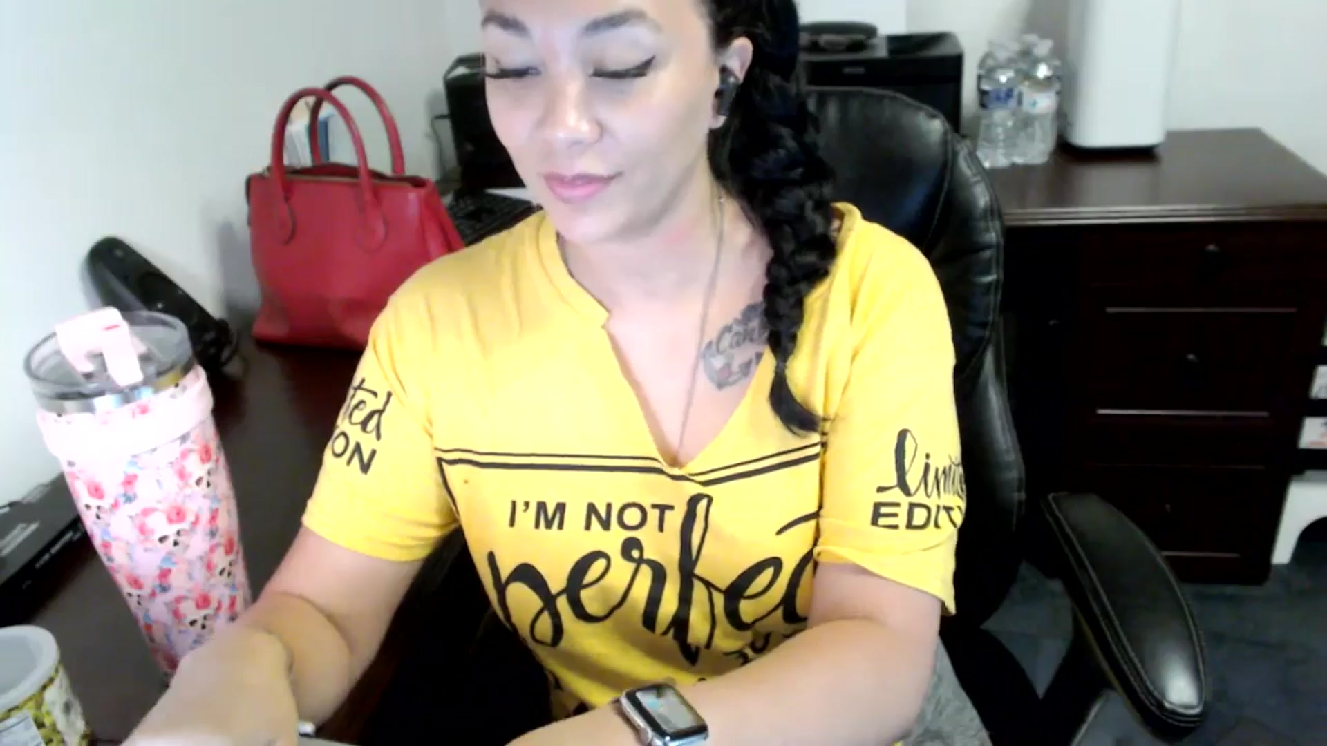 Gallery image thumbnail from MickaylaMoon's myfreecams stream on, 06/21/2024, 17:14 image 18 of 20