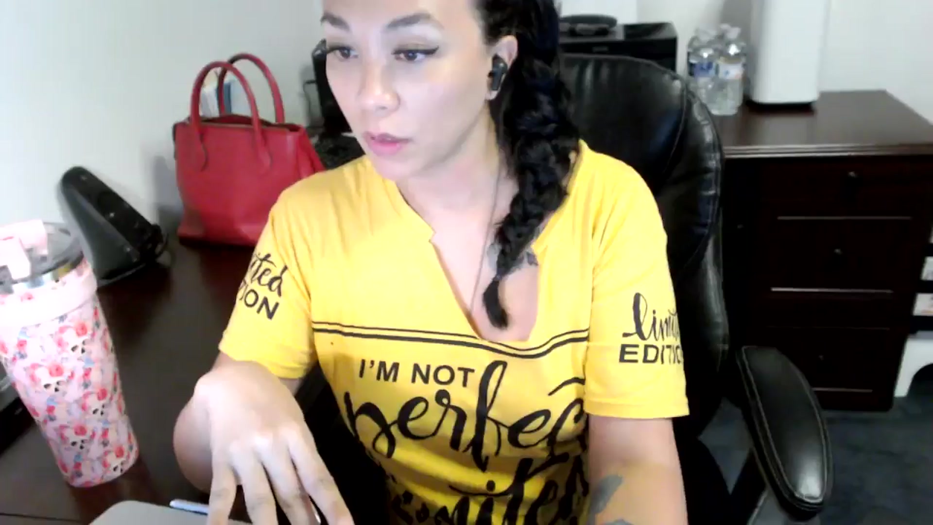 Gallery image thumbnail from MickaylaMoon's myfreecams stream on, 06/21/2024, 18:10 image 7 of 20