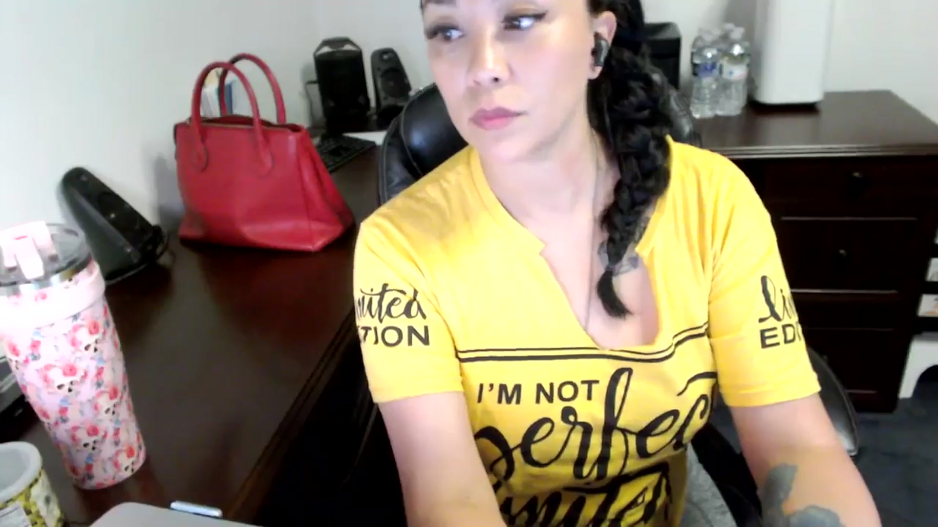 Gallery image thumbnail from MickaylaMoon's myfreecams stream on, 06/21/2024, 18:10 image 5 of 20