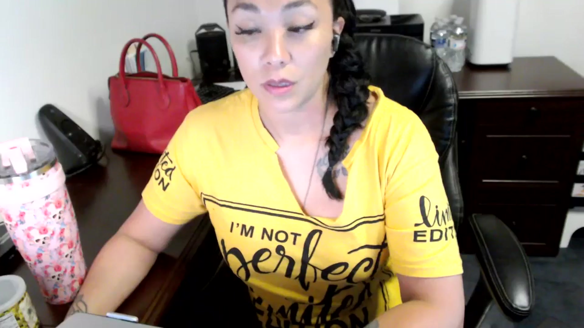 Gallery image thumbnail from MickaylaMoon's myfreecams stream on, 06/21/2024, 18:10 image 3 of 20