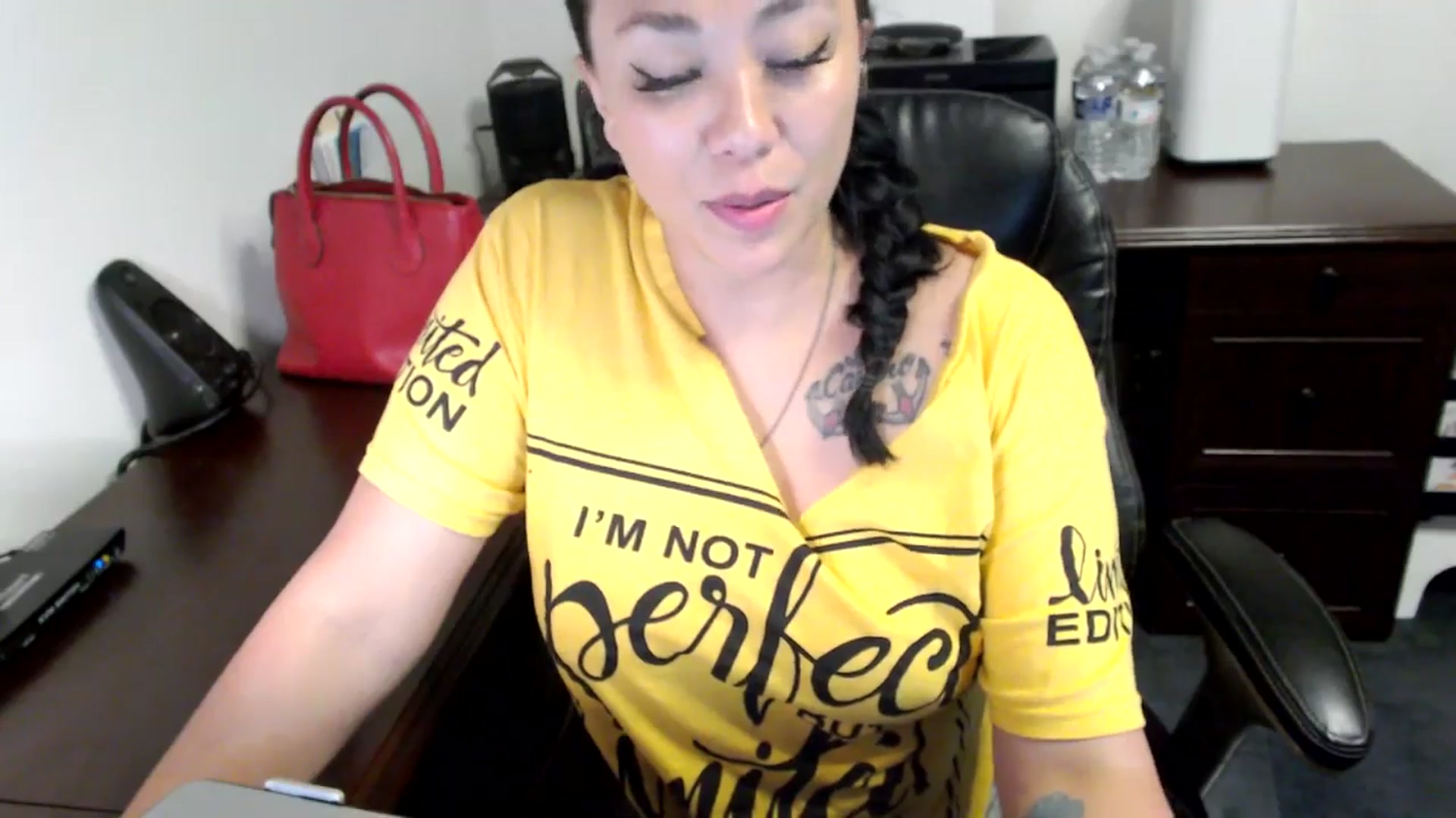 Gallery image thumbnail from MickaylaMoon's myfreecams stream on, 06/21/2024, 18:10 image 13 of 20