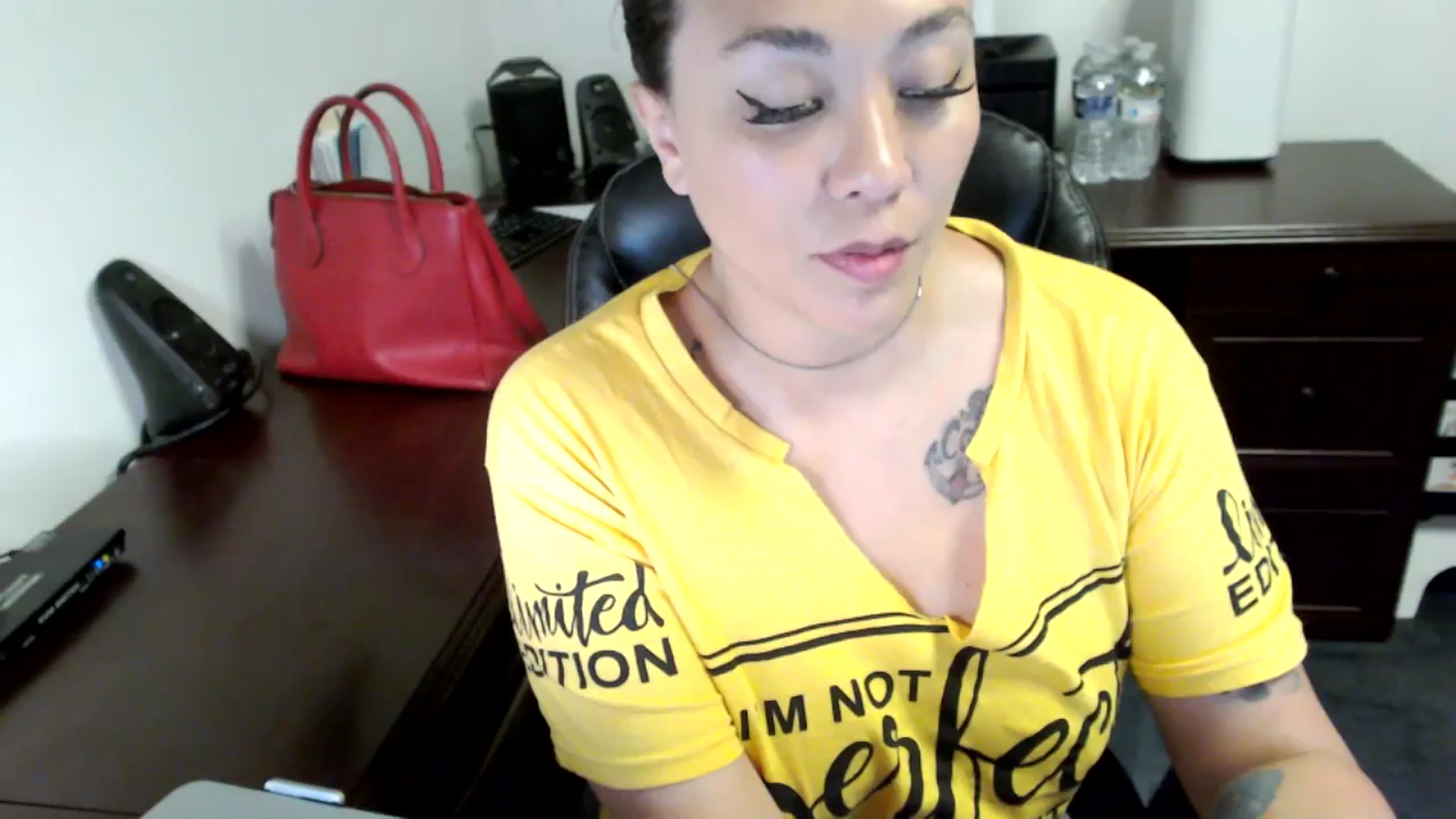 Gallery image thumbnail from MickaylaMoon's myfreecams stream on, 06/21/2024, 18:10 image 19 of 20