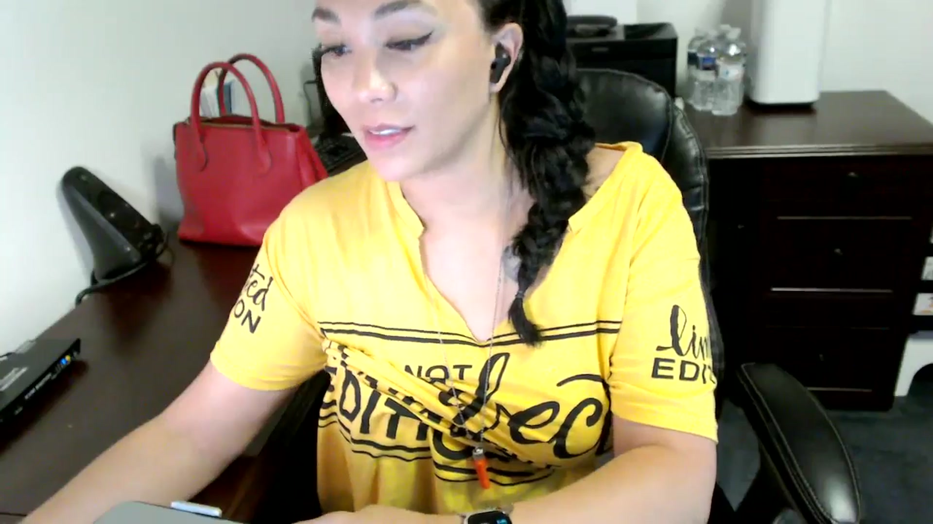 Gallery image thumbnail from MickaylaMoon's myfreecams stream on, 06/21/2024, 18:31 image 7 of 20