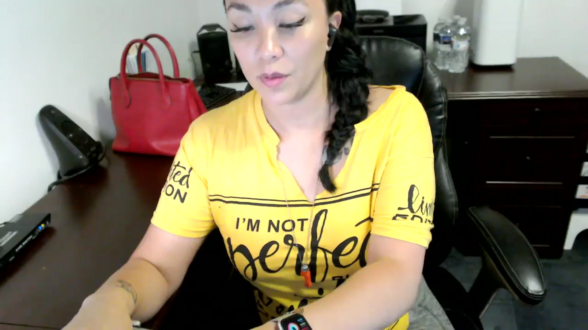 Gallery image thumbnail from MickaylaMoon's myfreecams stream on, 06/21/2024, 18:31 image 3 of 20
