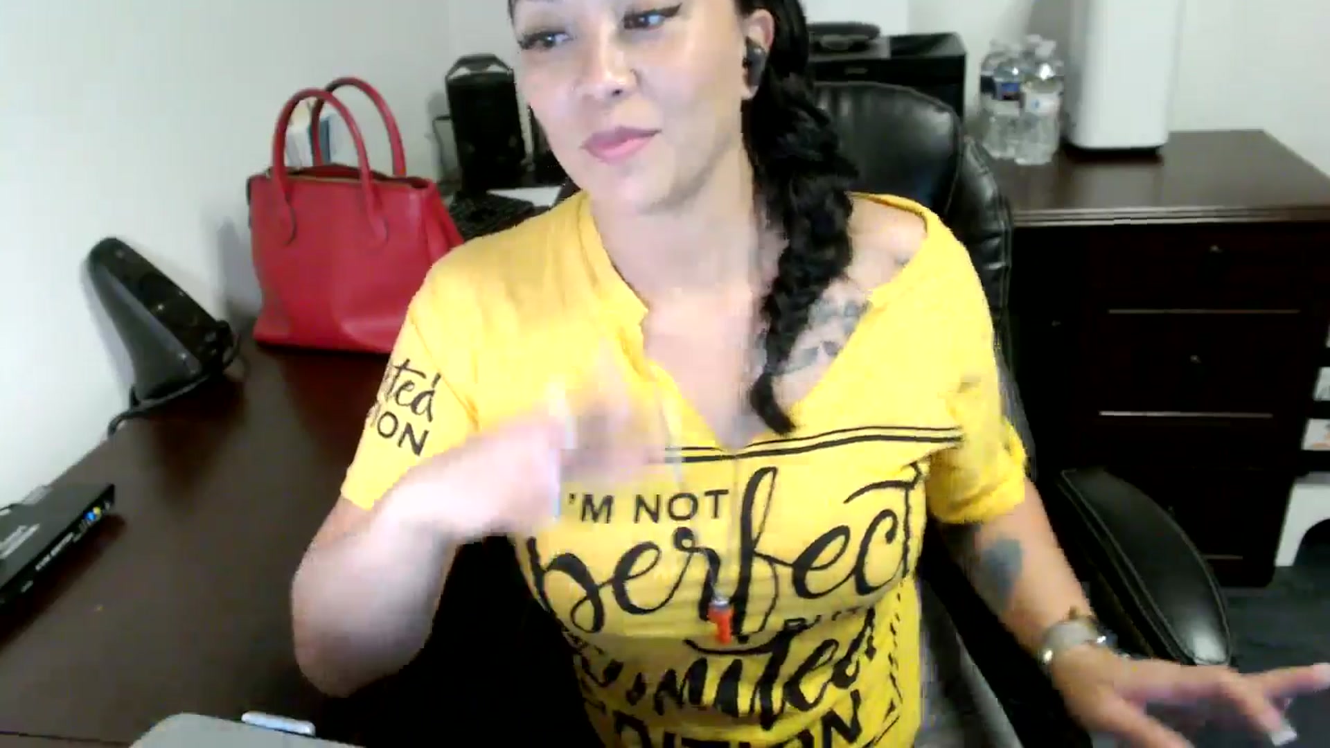 Gallery image thumbnail from MickaylaMoon's myfreecams stream on, 06/21/2024, 18:31 image 4 of 20
