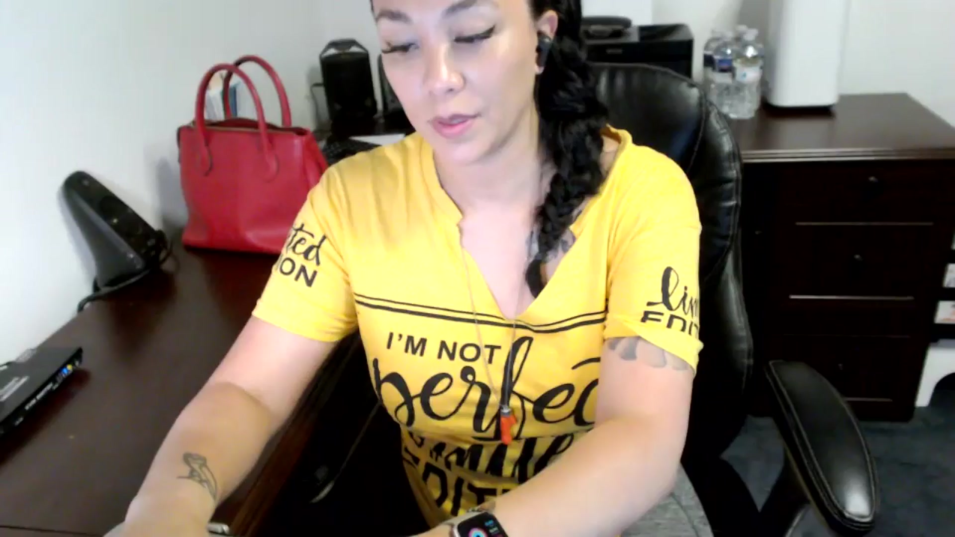 Gallery image thumbnail from MickaylaMoon's myfreecams stream on, 06/21/2024, 18:31 image 6 of 20
