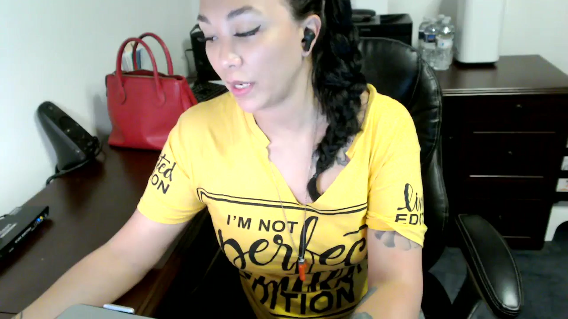 Gallery image thumbnail from MickaylaMoon's myfreecams stream on, 06/21/2024, 18:31 image 5 of 20