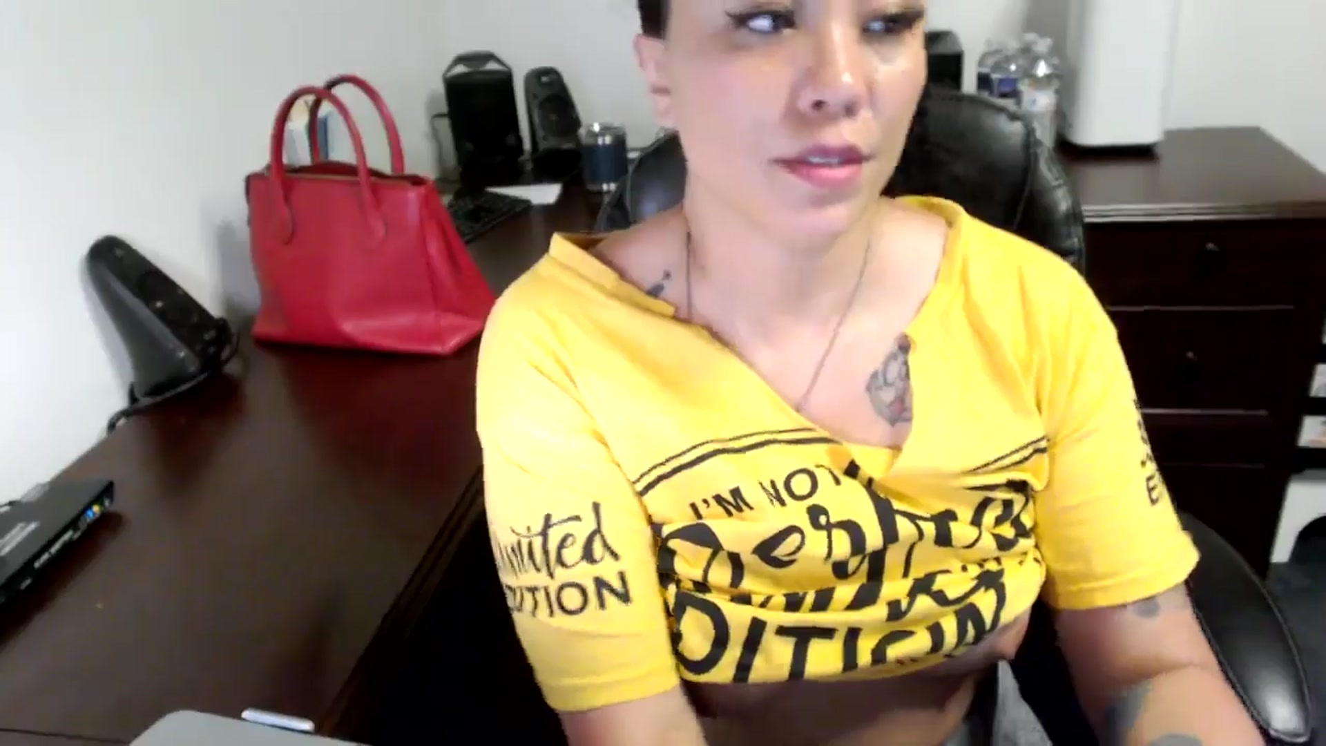 Gallery image thumbnail from MickaylaMoon's myfreecams stream on, 06/21/2024, 20:23 image 7 of 20