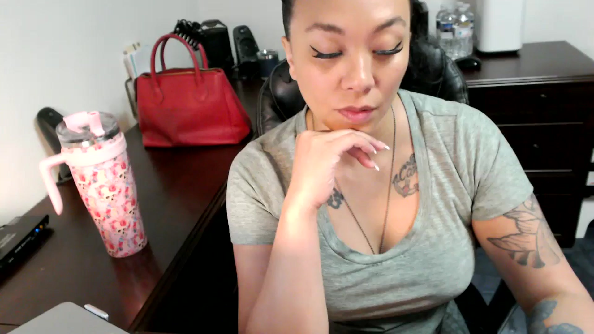 Gallery image thumbnail from MickaylaMoon's myfreecams stream on, 06/24/2024, 15:16 image 18 of 20