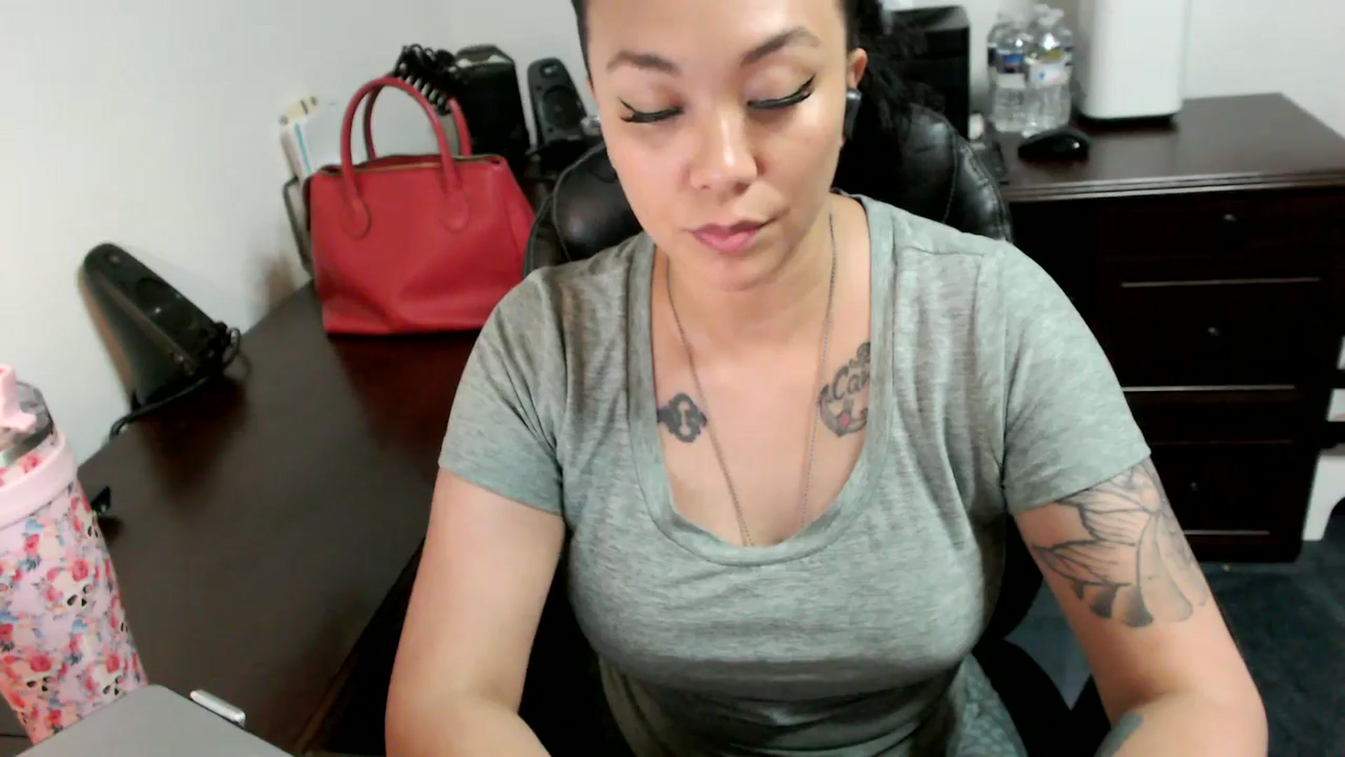Gallery image thumbnail from MickaylaMoon's myfreecams stream on, 06/24/2024, 15:16 image 5 of 20