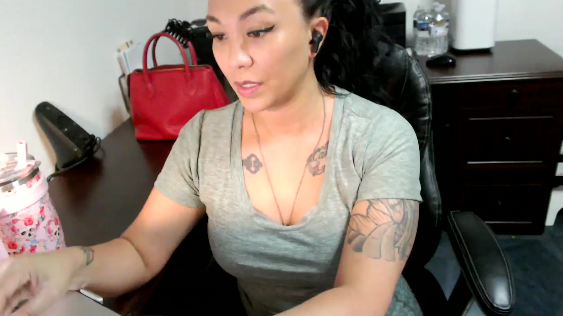 Gallery image thumbnail from MickaylaMoon's myfreecams stream on, 06/24/2024, 15:16 image 9 of 20