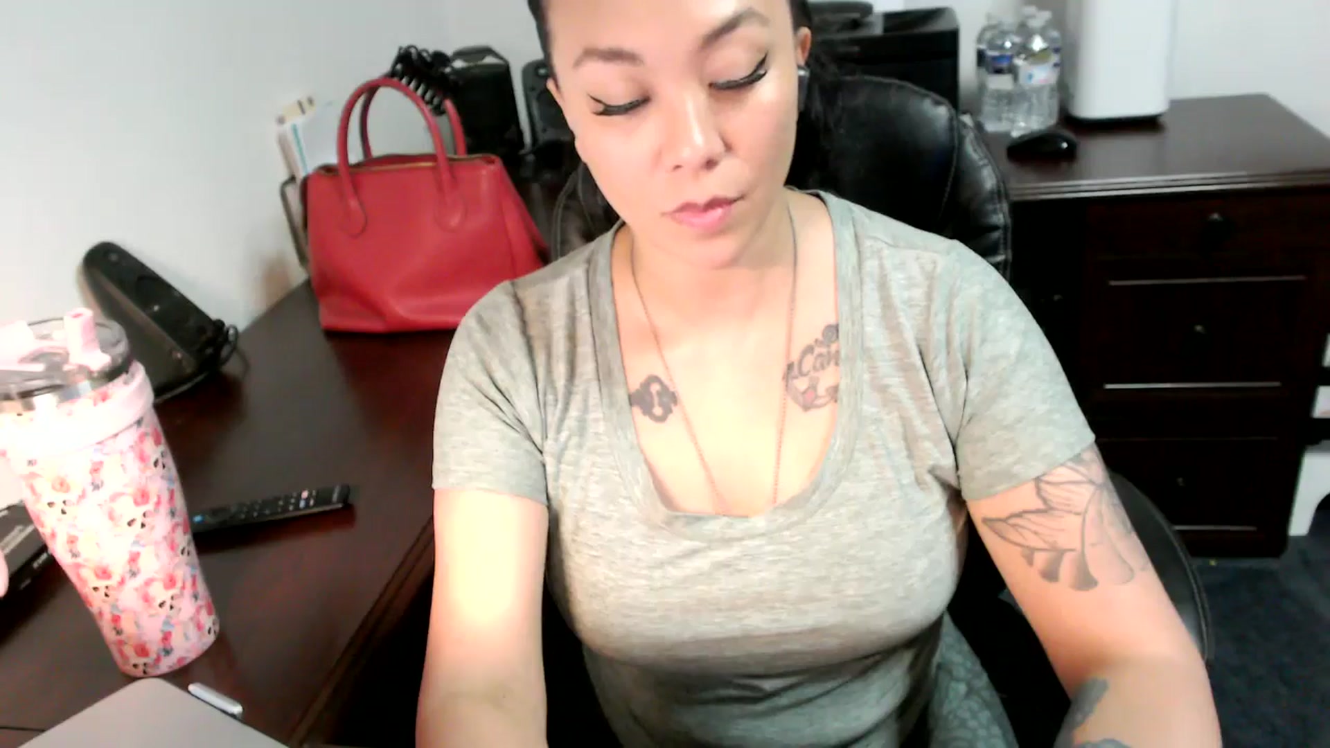 Gallery image thumbnail from MickaylaMoon's myfreecams stream on, 06/24/2024, 15:16 image 3 of 20