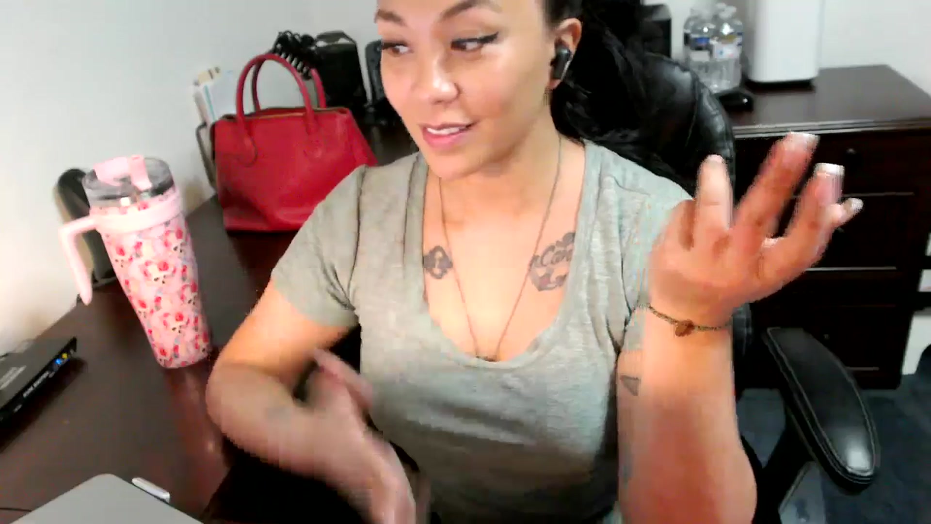 Gallery image thumbnail from MickaylaMoon's myfreecams stream on, 06/24/2024, 15:16 image 16 of 20
