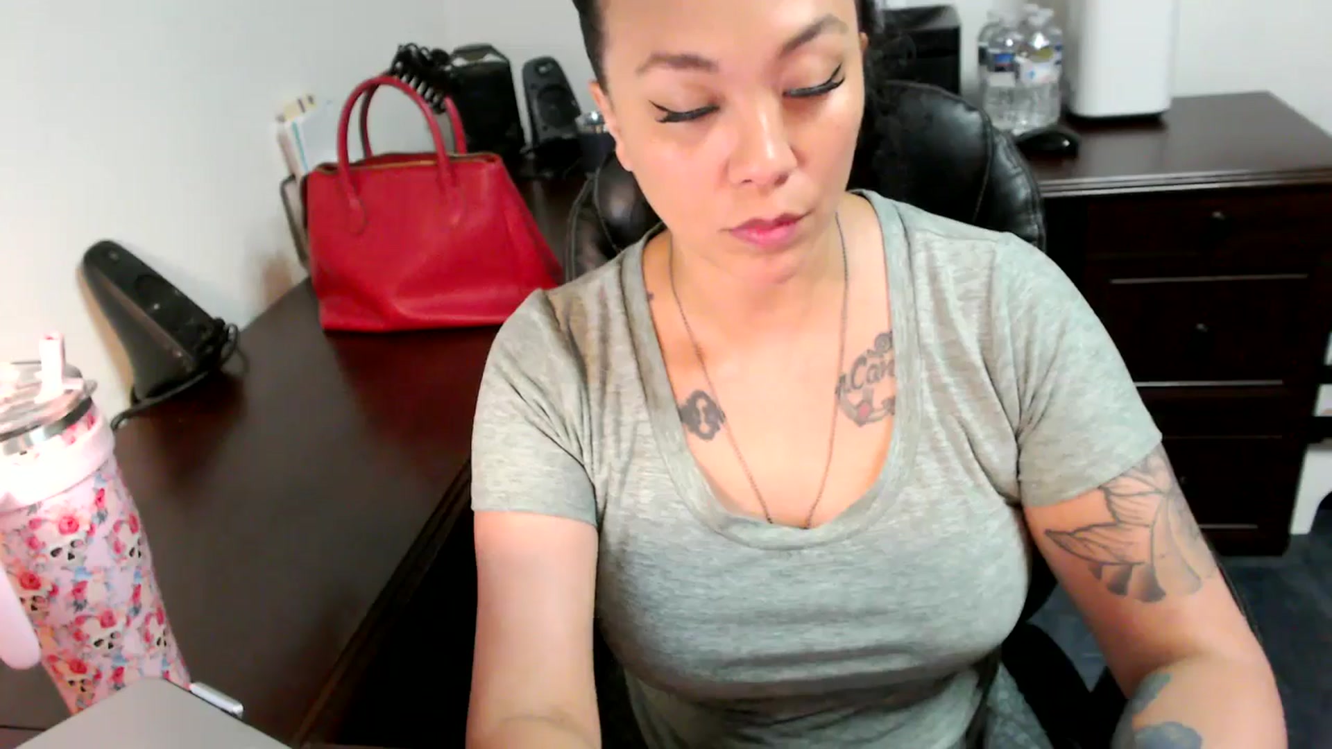 Gallery image thumbnail from MickaylaMoon's myfreecams stream on, 06/24/2024, 15:16 image 13 of 20