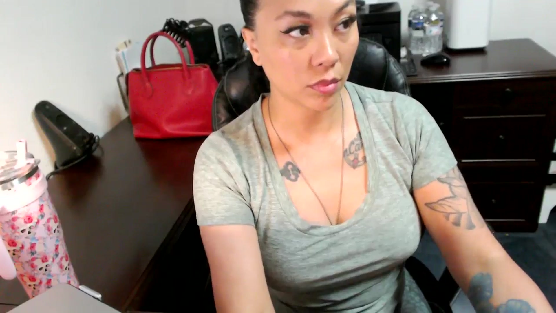 Gallery image thumbnail from MickaylaMoon's myfreecams stream on, 06/24/2024, 15:16 image 10 of 20