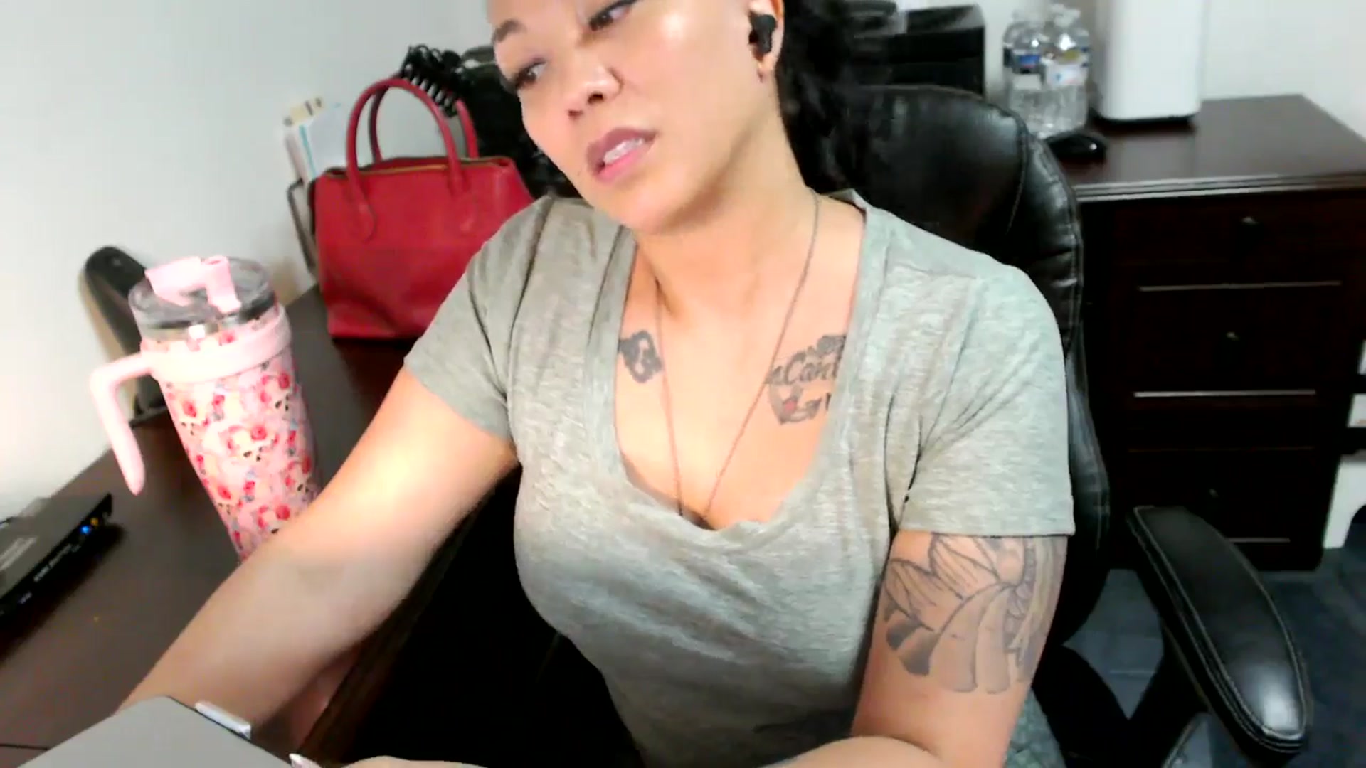 Gallery image thumbnail from MickaylaMoon's myfreecams stream on, 06/24/2024, 15:16 image 20 of 20