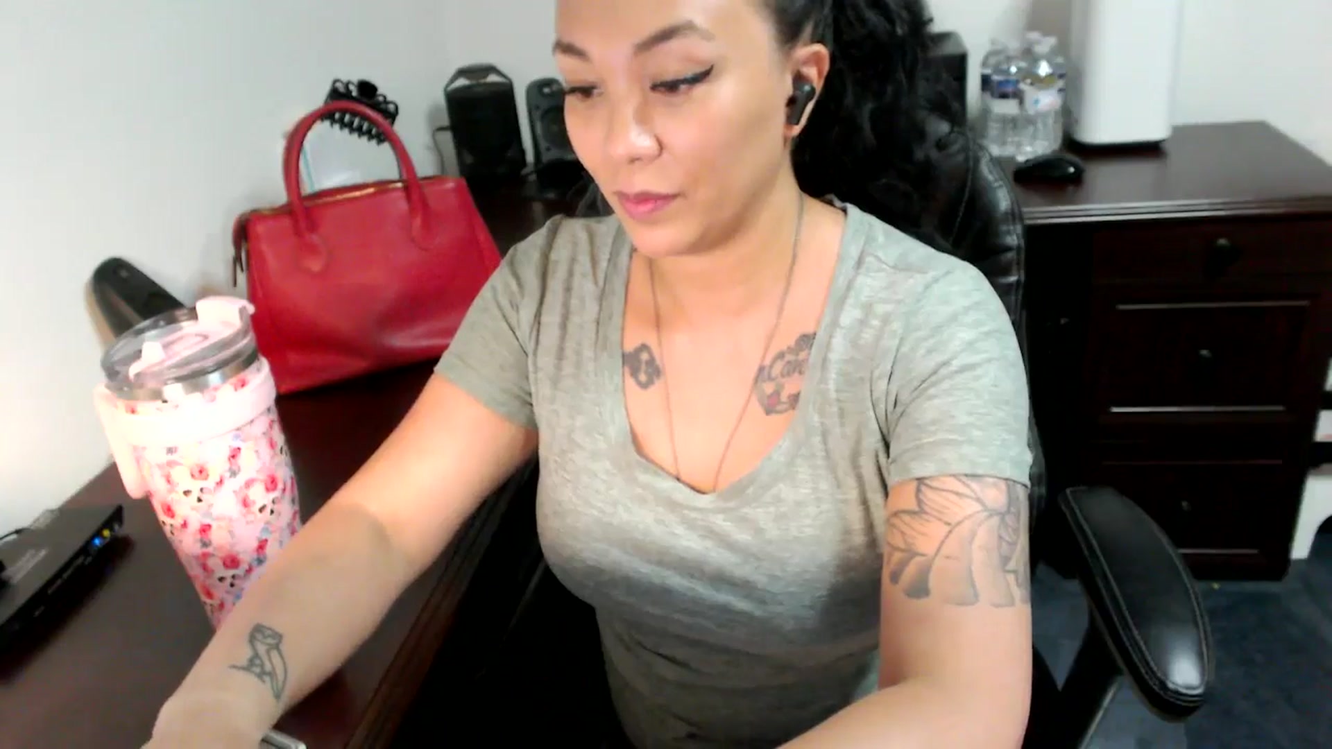 Gallery image thumbnail from MickaylaMoon's myfreecams stream on, 06/24/2024, 16:00 image 4 of 20