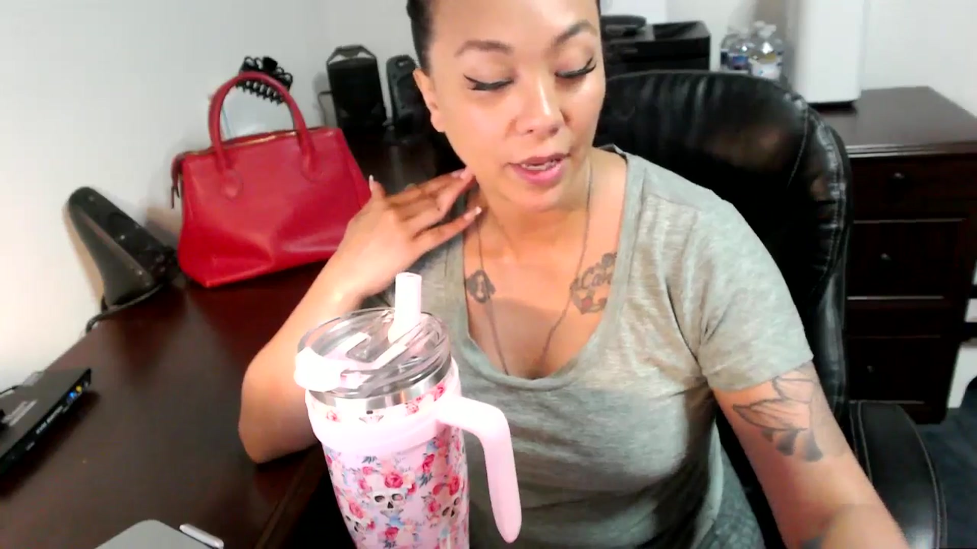 Gallery image thumbnail from MickaylaMoon's myfreecams stream on, 06/24/2024, 16:00 image 13 of 20