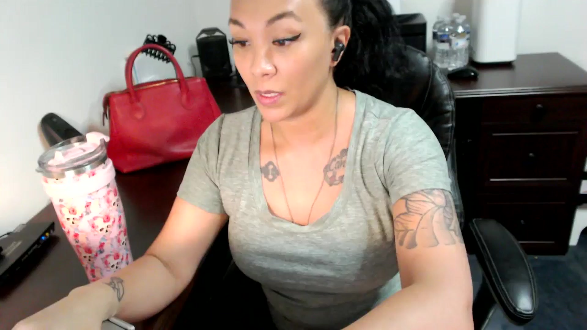 Gallery image thumbnail from MickaylaMoon's myfreecams stream on, 06/24/2024, 16:00 image 7 of 20