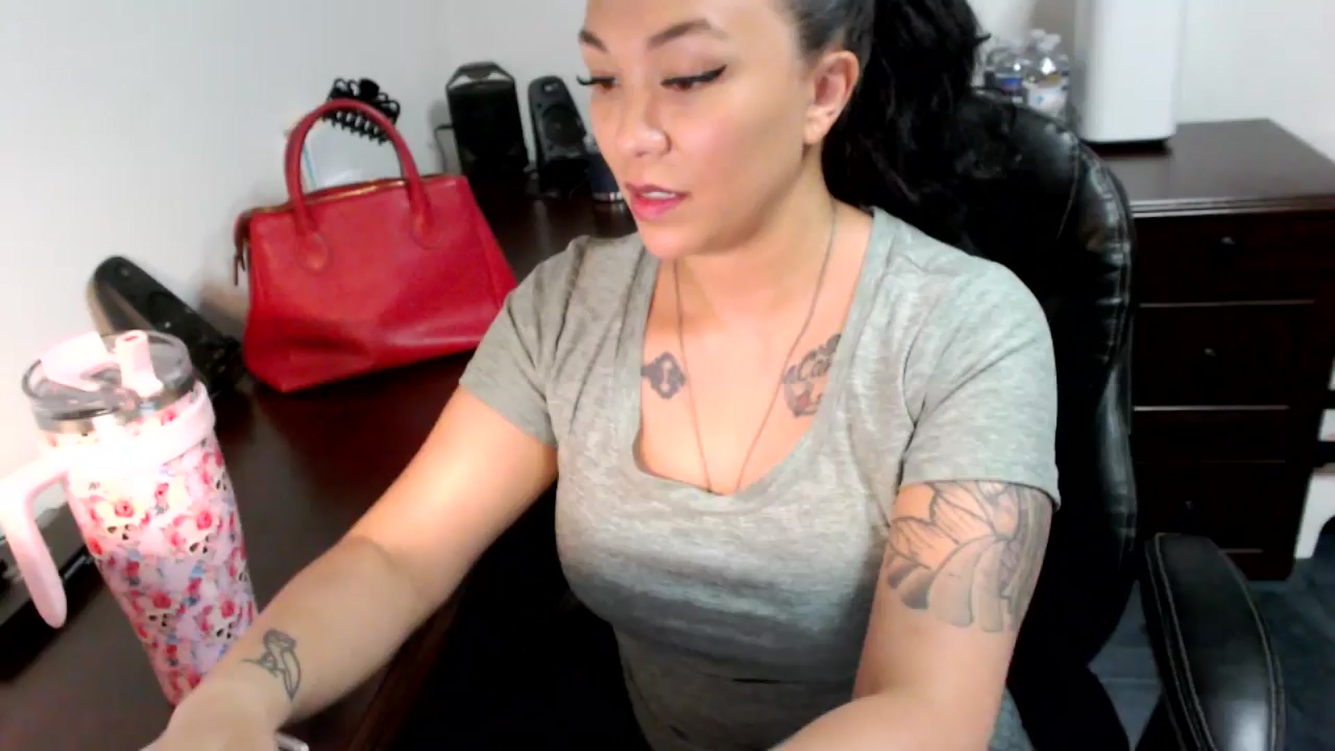 Gallery image thumbnail from MickaylaMoon's myfreecams stream on, 06/24/2024, 18:19 image 1 of 20