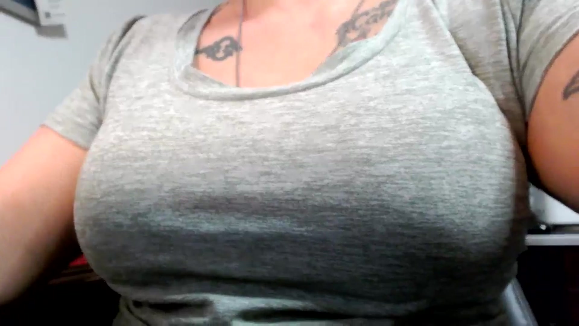 Gallery image thumbnail from MickaylaMoon's myfreecams stream on, 06/24/2024, 18:19 image 18 of 20