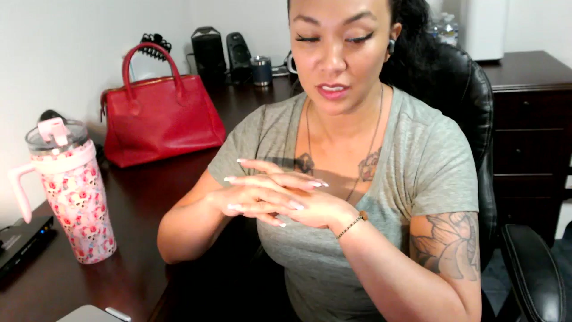 Gallery image thumbnail from MickaylaMoon's myfreecams stream on, 06/24/2024, 18:19 image 7 of 20