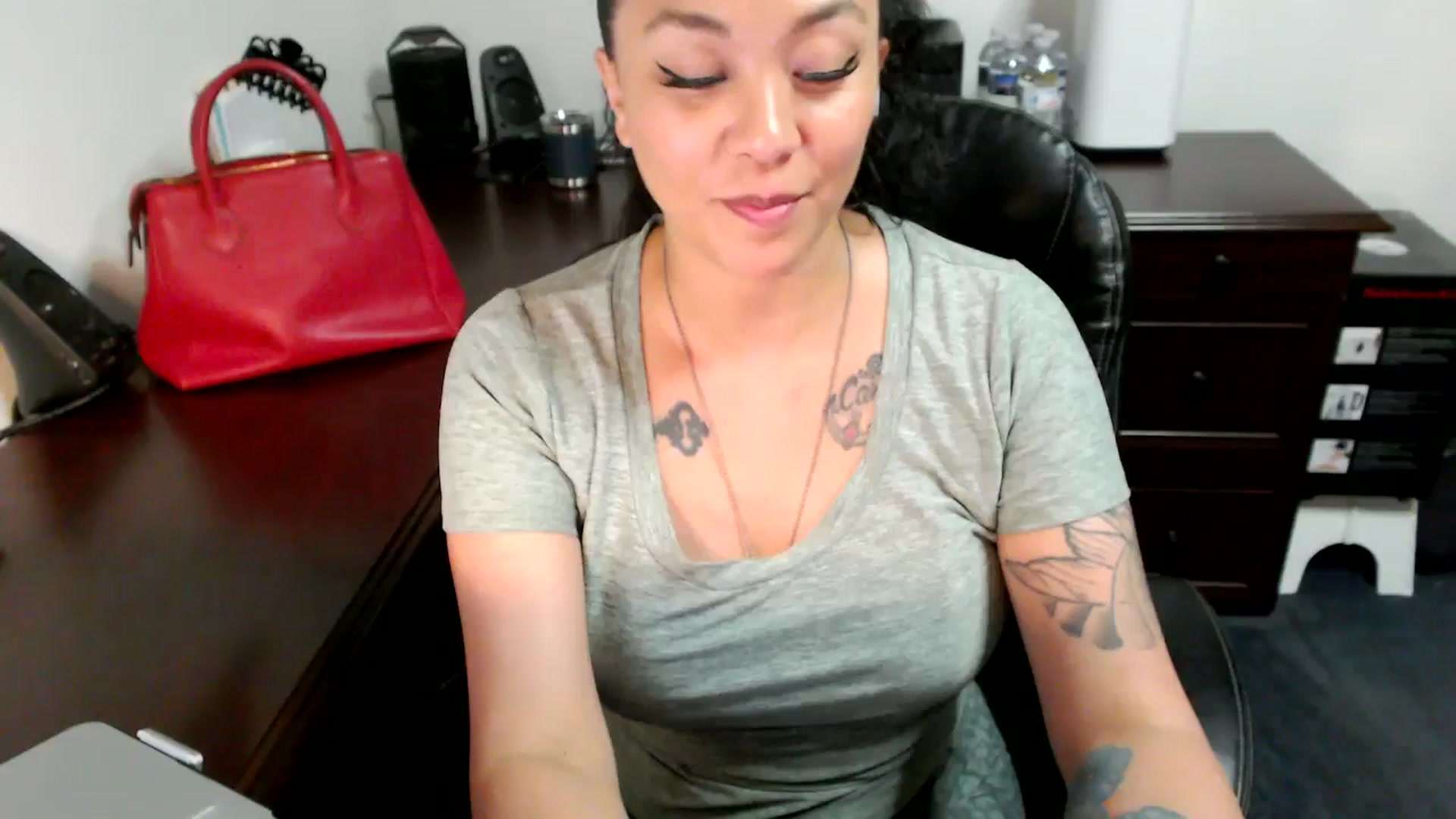 Gallery image thumbnail from MickaylaMoon's myfreecams stream on, 06/24/2024, 18:44 image 1 of 20