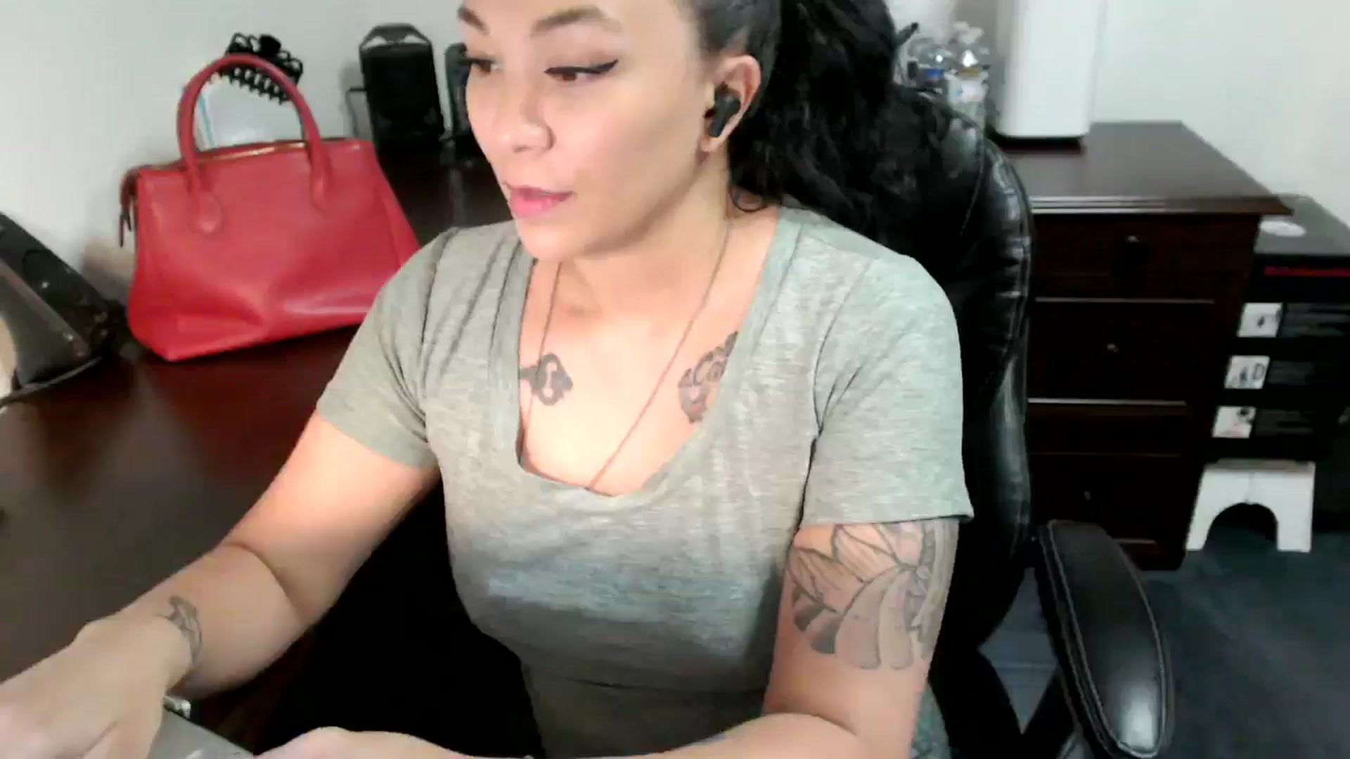 Gallery image thumbnail from MickaylaMoon's myfreecams stream on, 06/24/2024, 18:44 image 20 of 20