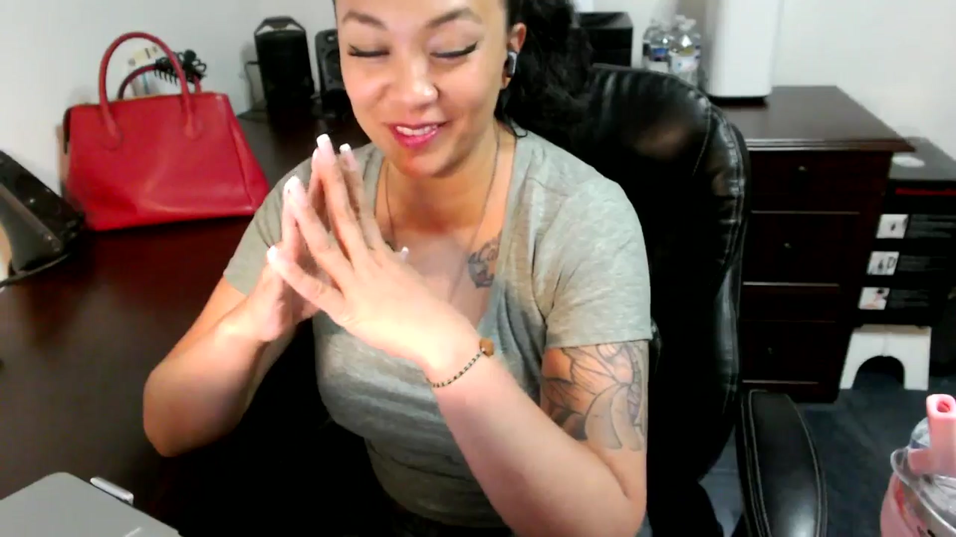 Gallery image thumbnail from MickaylaMoon's myfreecams stream on, 06/24/2024, 20:55 image 9 of 20