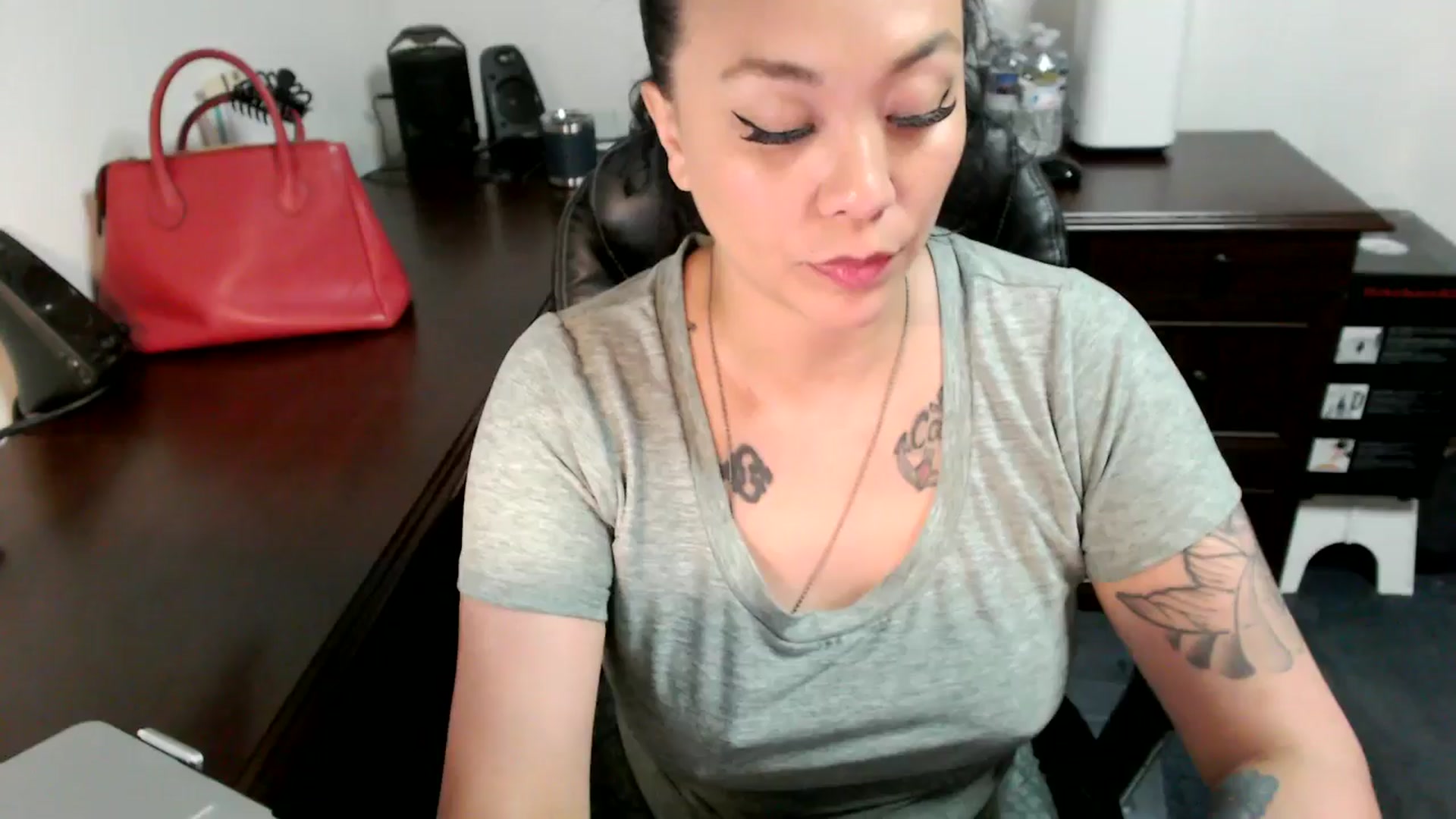 Gallery image thumbnail from MickaylaMoon's myfreecams stream on, 06/24/2024, 20:55 image 1 of 20
