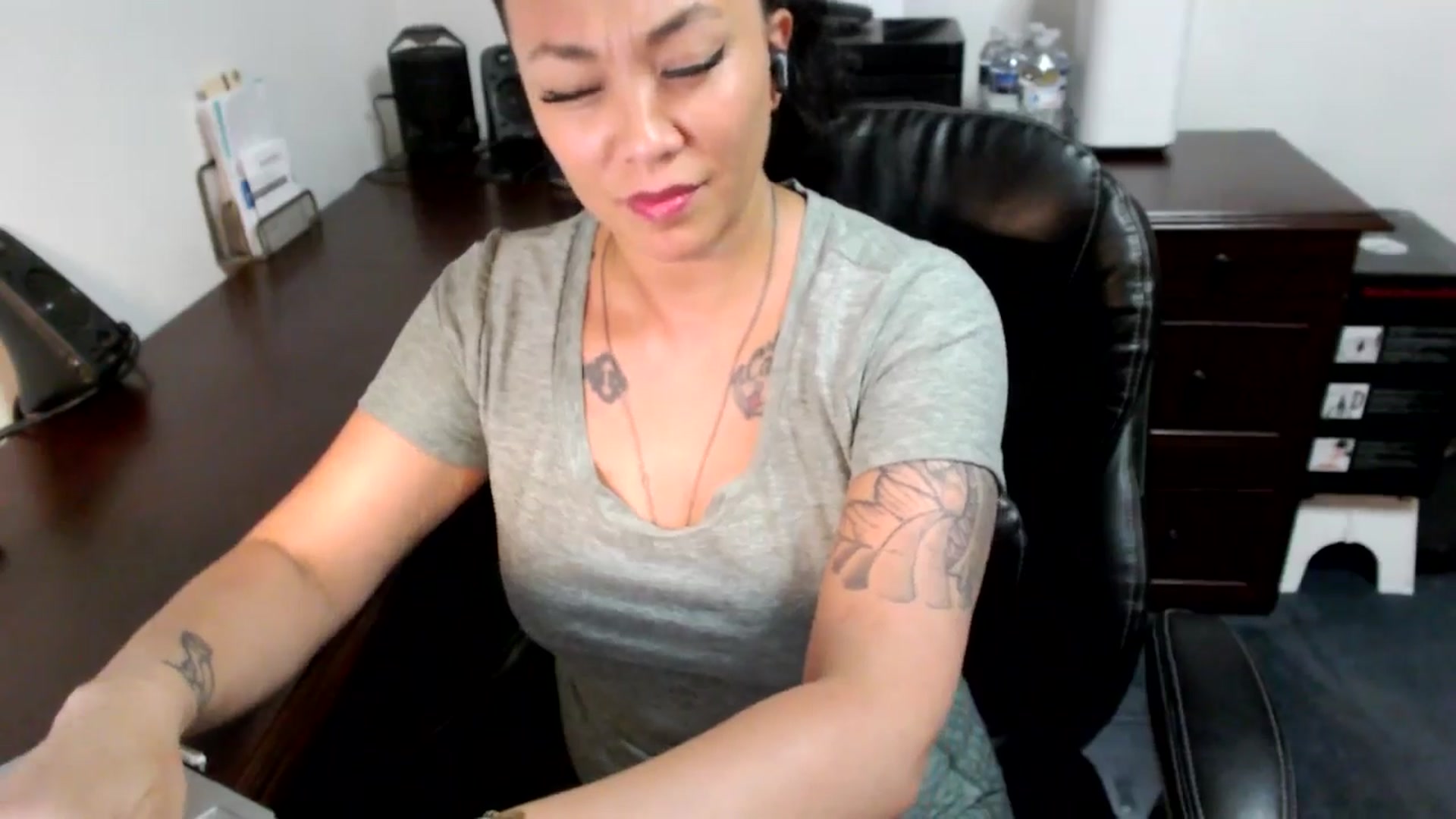 Gallery image thumbnail from MickaylaMoon's myfreecams stream on, 06/24/2024, 20:55 image 13 of 20