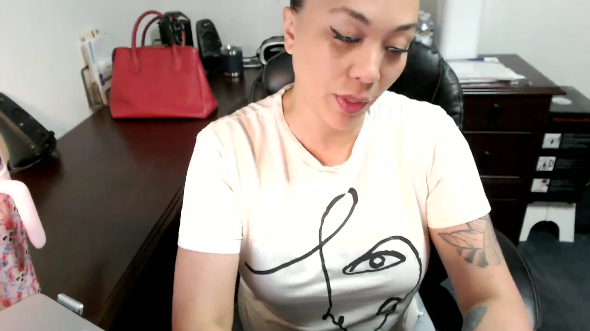 Gallery image thumbnail from MickaylaMoon's myfreecams stream on, 06/25/2024, 15:20 image 11 of 20