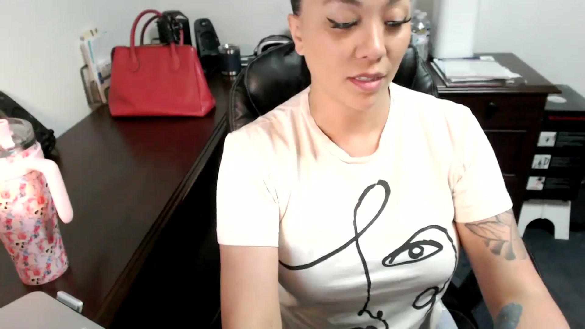 Gallery image thumbnail from MickaylaMoon's myfreecams stream on, 06/25/2024, 15:20 image 8 of 20