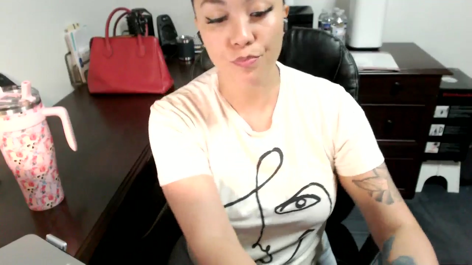 Gallery image thumbnail from MickaylaMoon's myfreecams stream on, 06/25/2024, 15:20 image 17 of 20