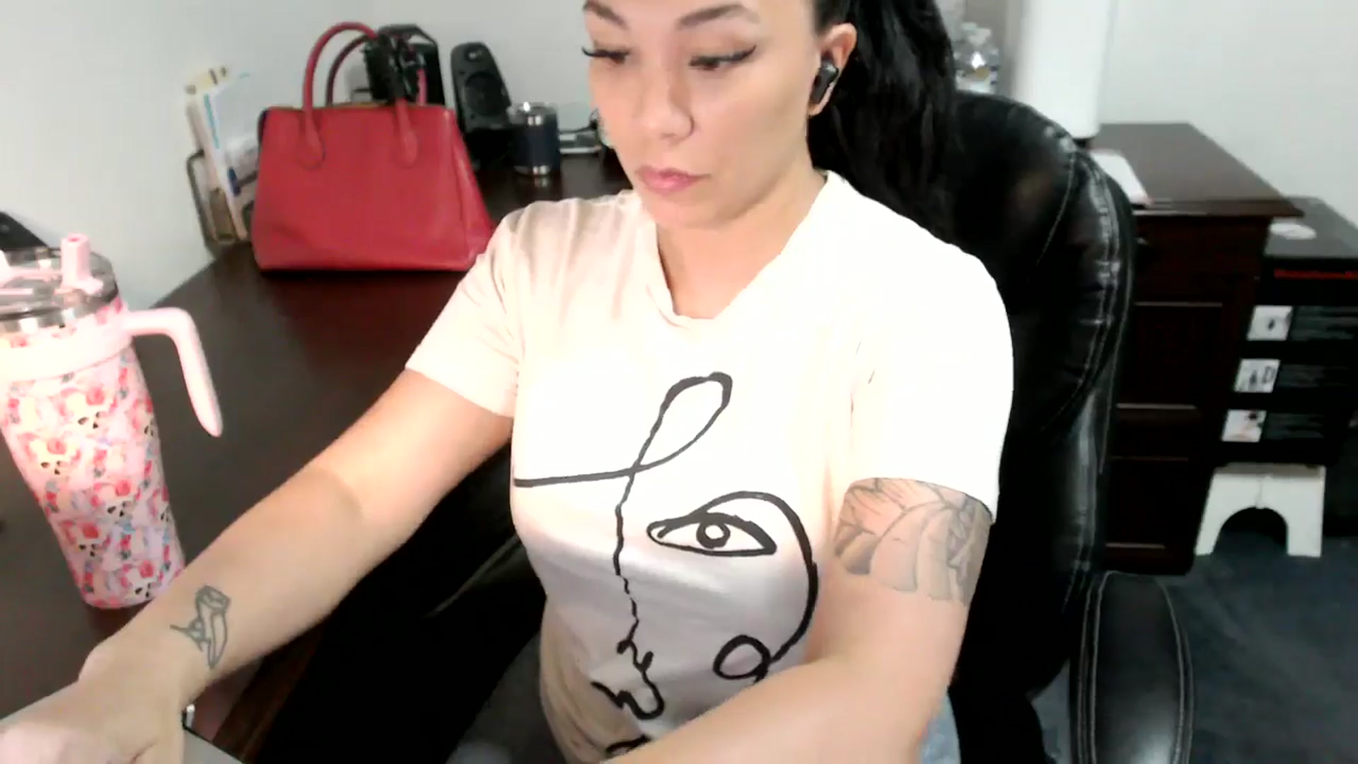 Gallery image thumbnail from MickaylaMoon's myfreecams stream on, 06/25/2024, 15:20 image 20 of 20