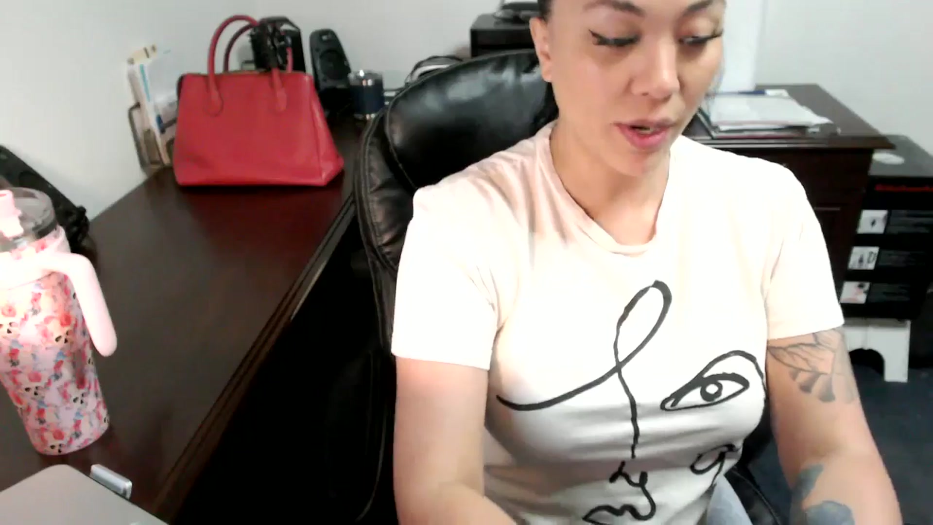 Gallery image thumbnail from MickaylaMoon's myfreecams stream on, 06/25/2024, 15:20 image 9 of 20