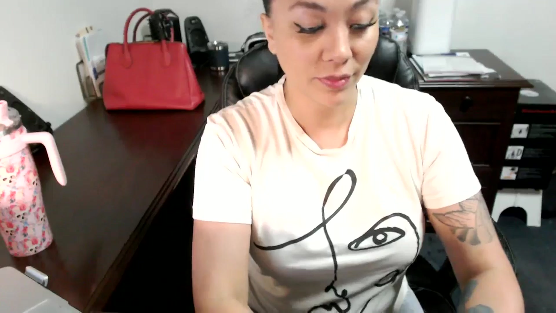 Gallery image thumbnail from MickaylaMoon's myfreecams stream on, 06/25/2024, 15:20 image 2 of 20