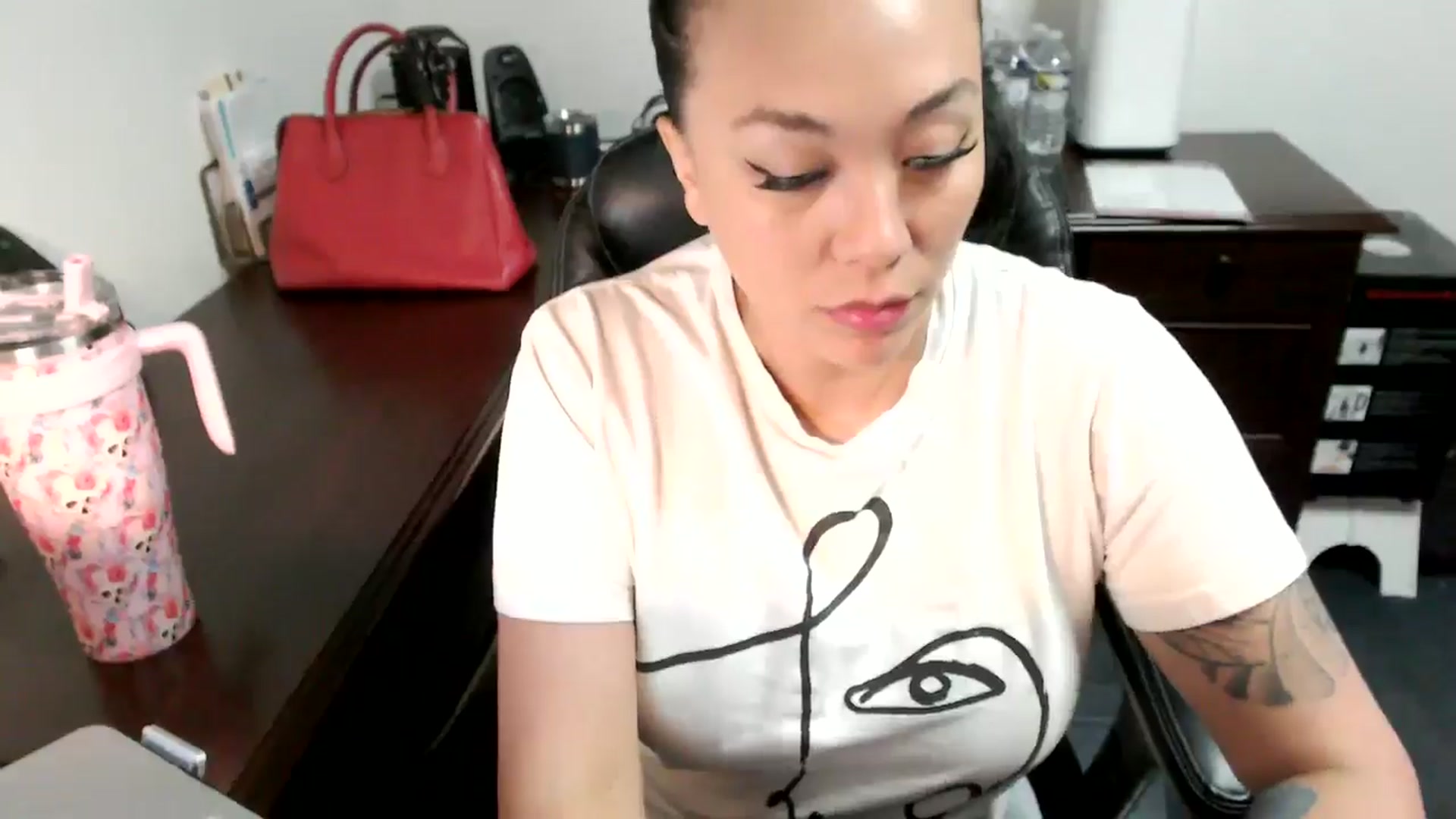 Gallery image thumbnail from MickaylaMoon's myfreecams stream on, 06/25/2024, 15:56 image 3 of 20