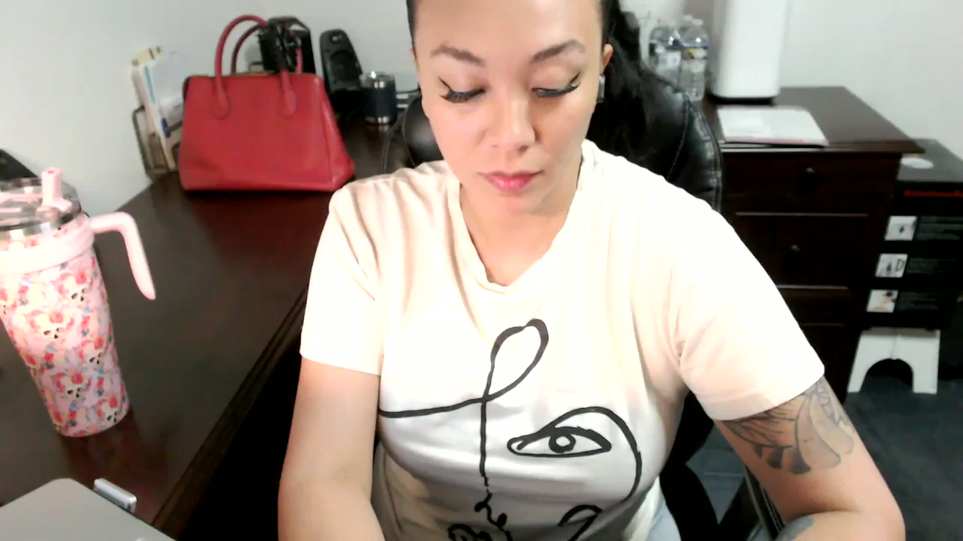 Gallery image thumbnail from MickaylaMoon's myfreecams stream on, 06/25/2024, 15:56 image 5 of 20