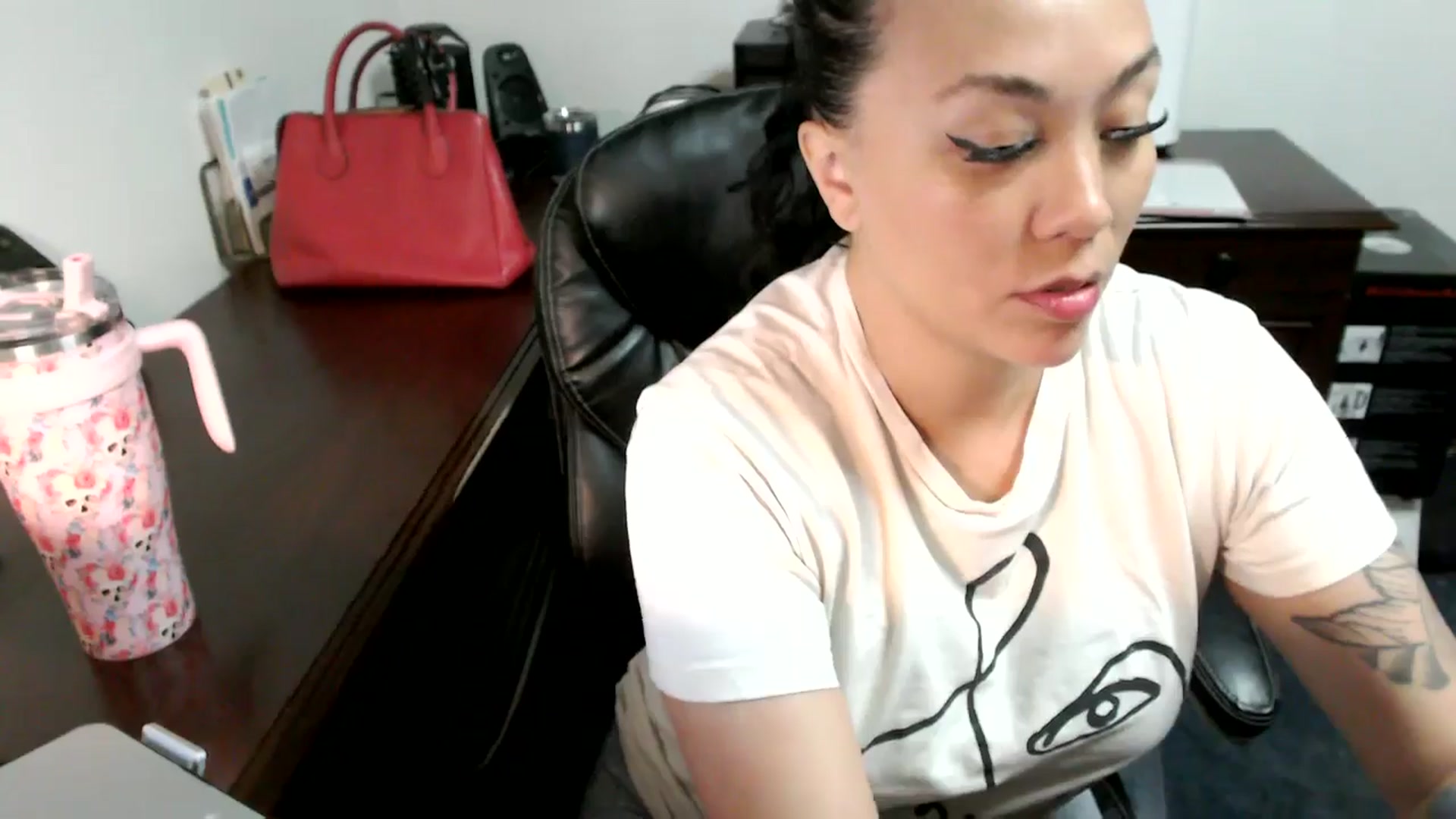 Gallery image thumbnail from MickaylaMoon's myfreecams stream on, 06/25/2024, 15:56 image 11 of 20