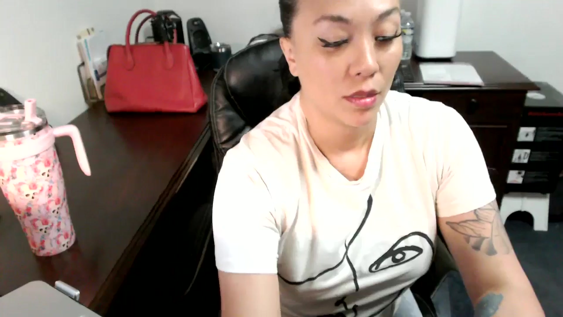 Gallery image thumbnail from MickaylaMoon's myfreecams stream on, 06/25/2024, 15:56 image 8 of 20