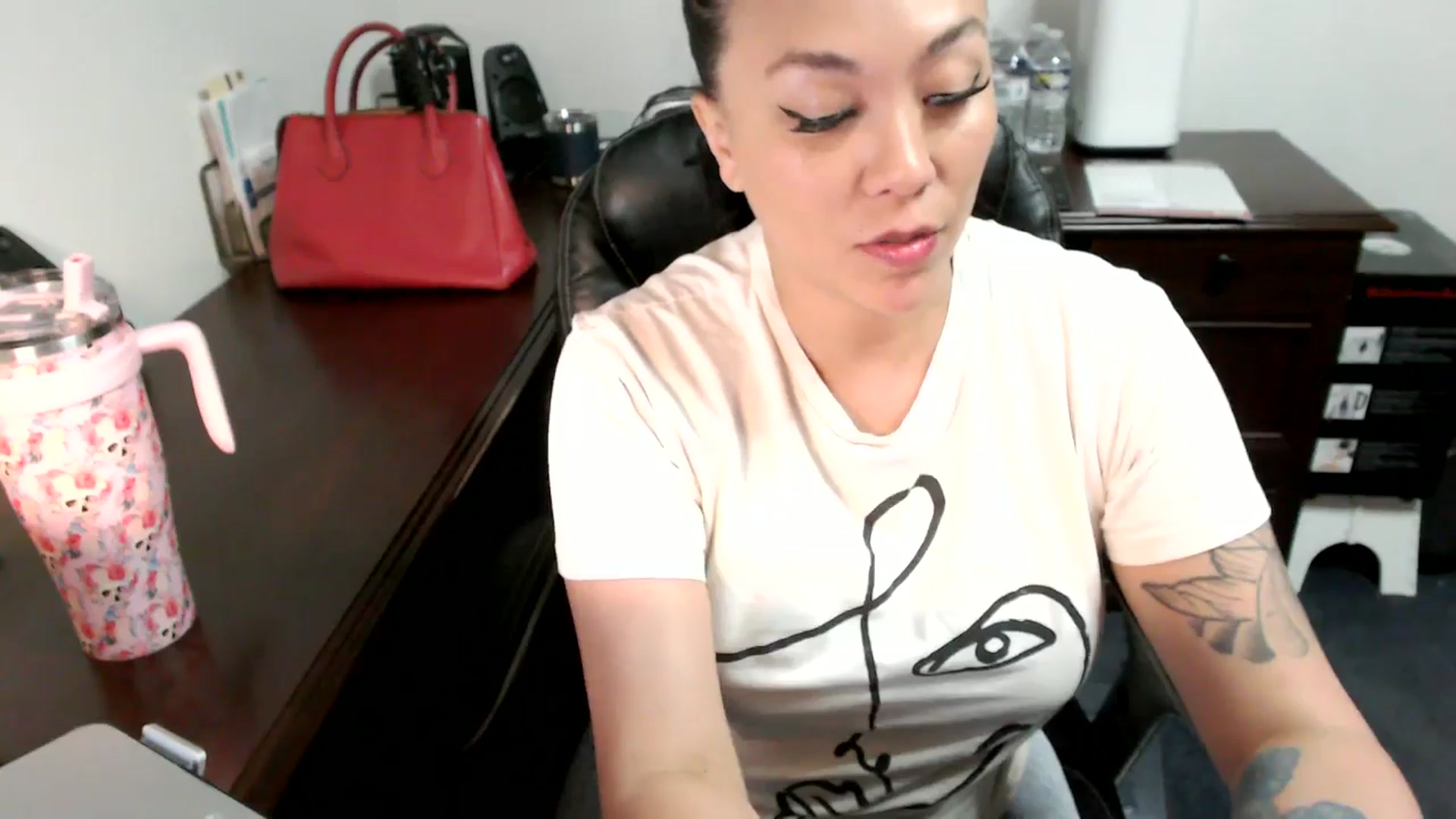 Gallery image thumbnail from MickaylaMoon's myfreecams stream on, 06/25/2024, 15:56 image 10 of 20