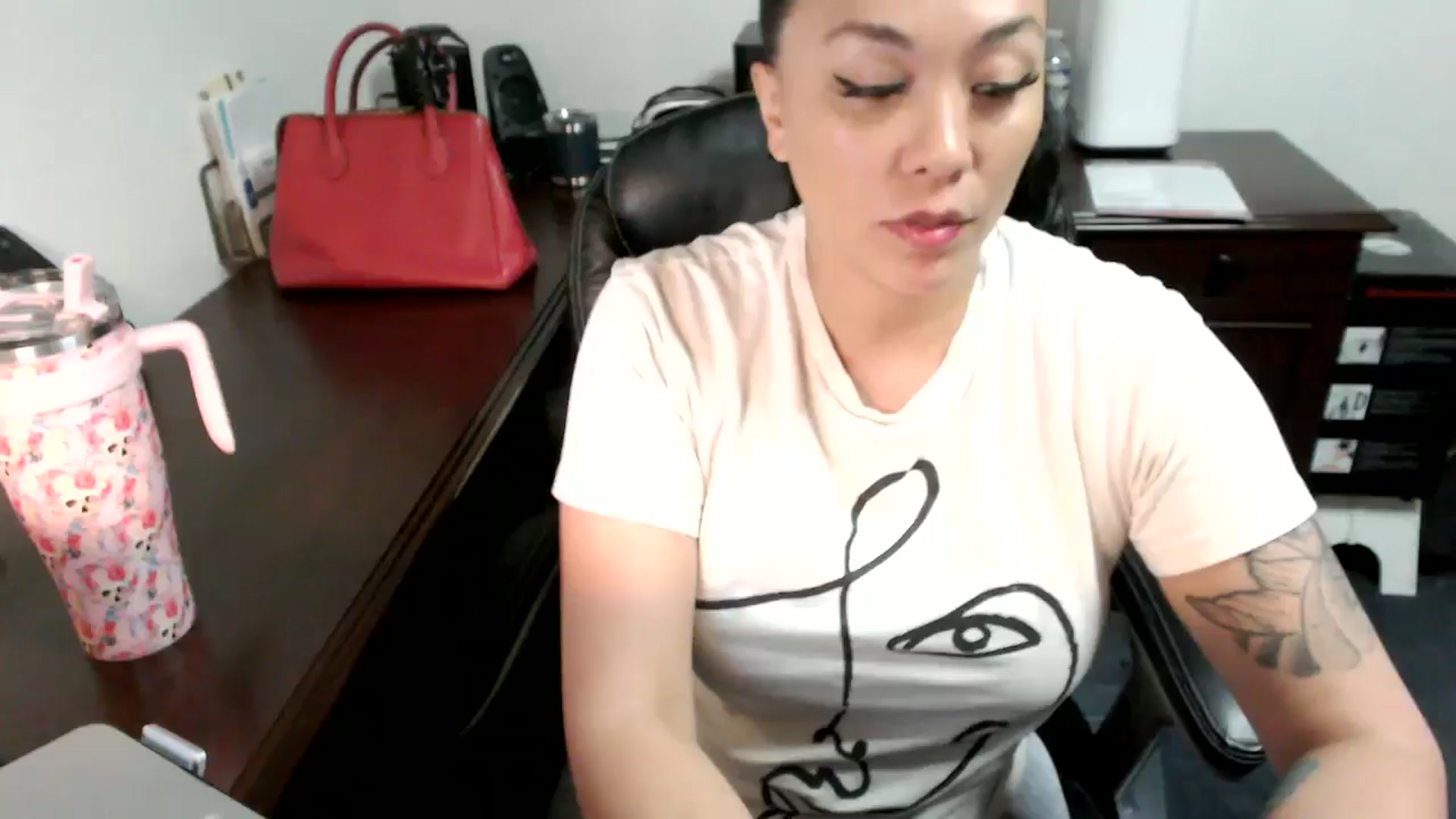 Gallery image thumbnail from MickaylaMoon's myfreecams stream on, 06/25/2024, 15:56 image 9 of 20