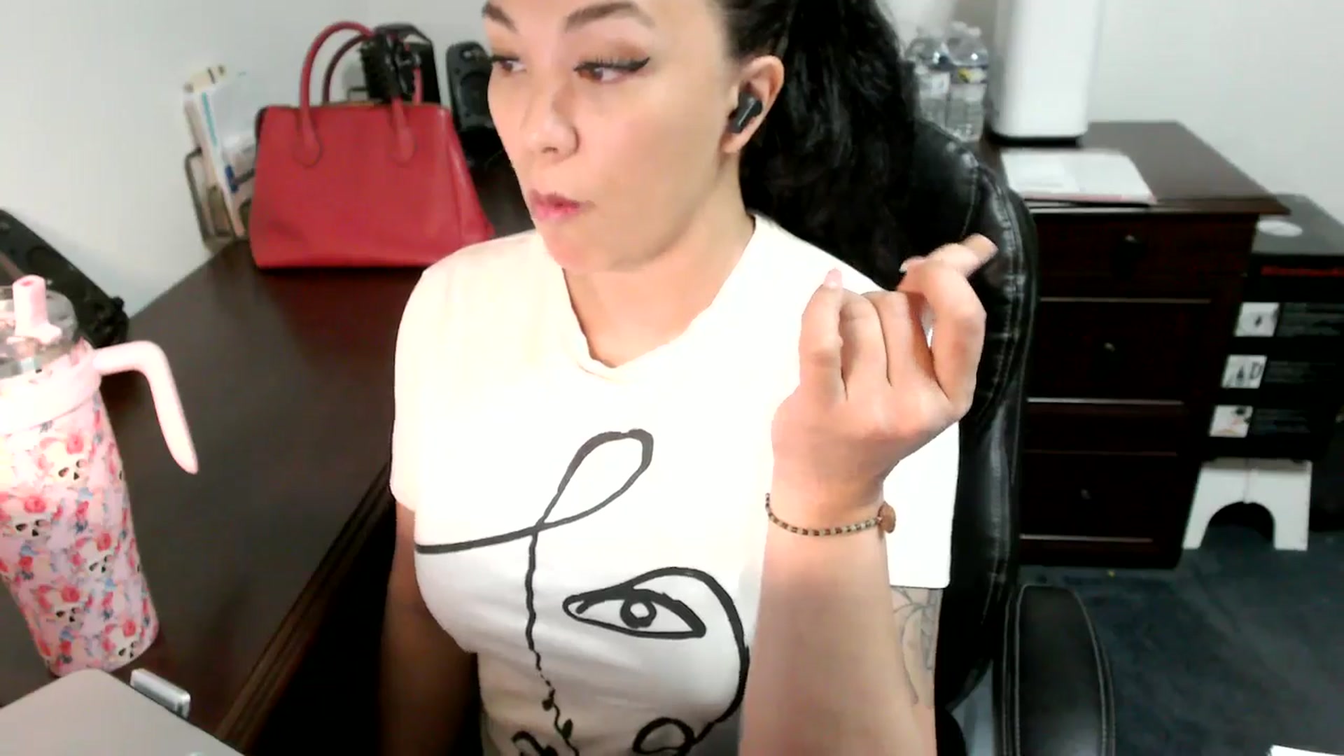 Gallery image thumbnail from MickaylaMoon's myfreecams stream on, 06/25/2024, 15:56 image 14 of 20