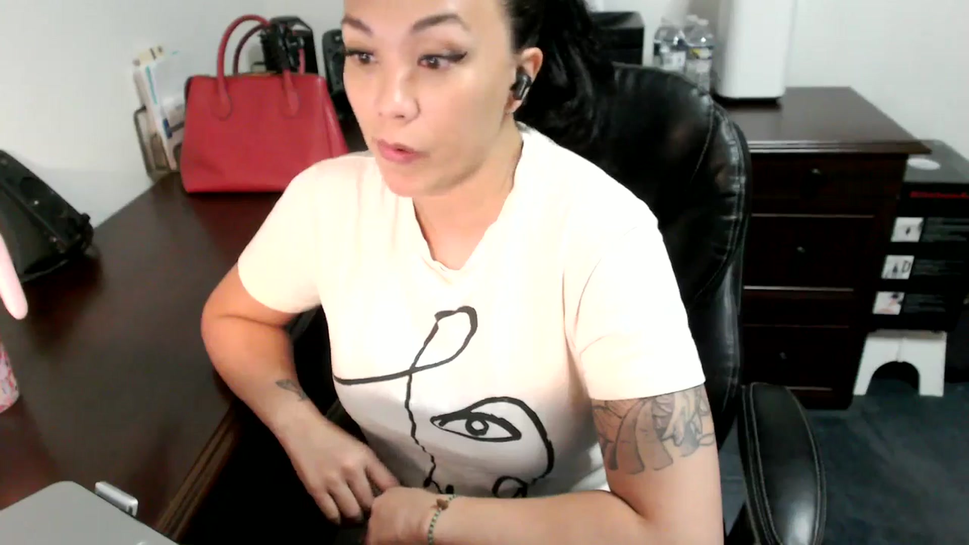 Gallery image thumbnail from MickaylaMoon's myfreecams stream on, 06/25/2024, 16:08 image 15 of 20