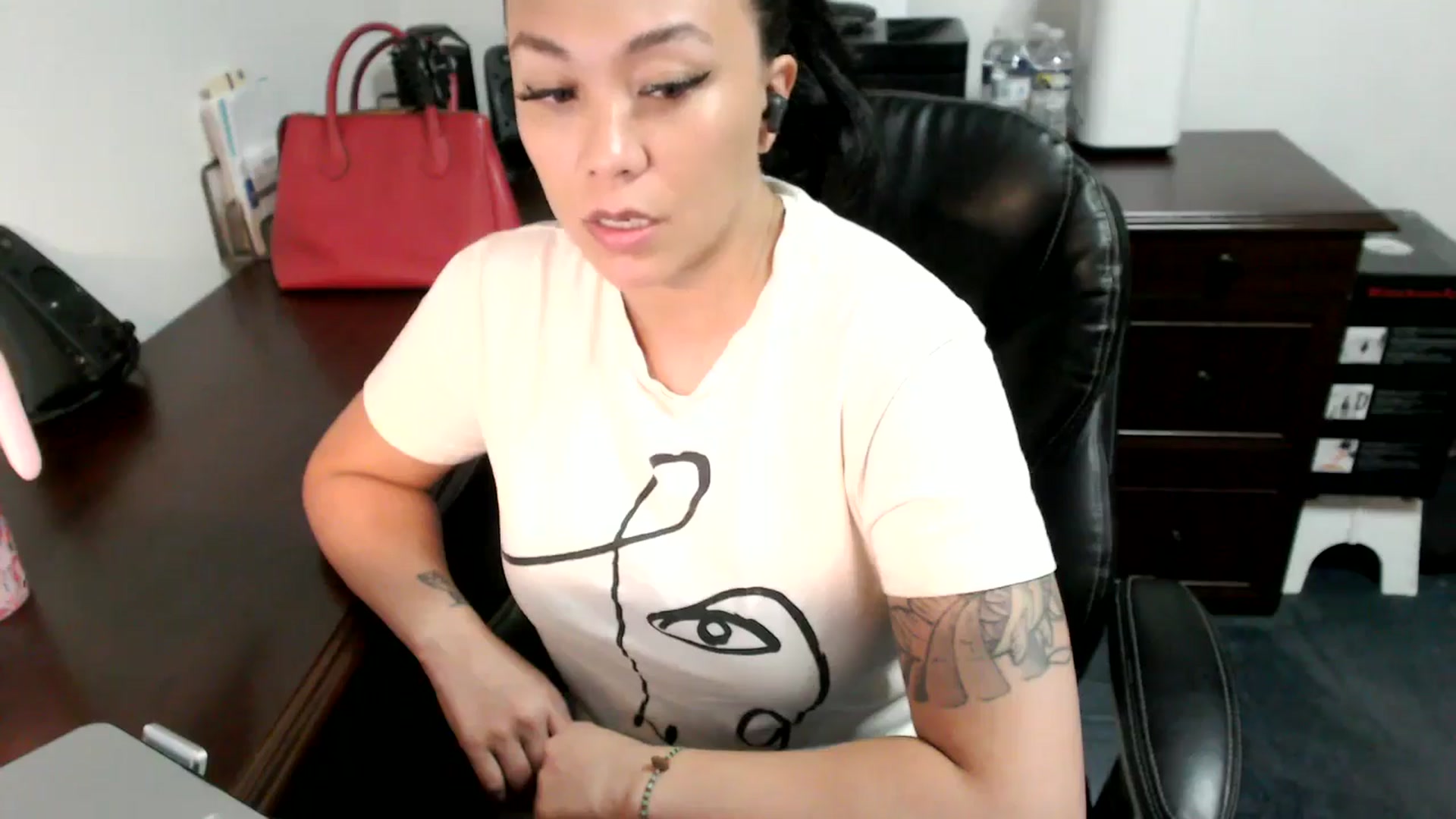 Gallery image thumbnail from MickaylaMoon's myfreecams stream on, 06/25/2024, 16:08 image 16 of 20