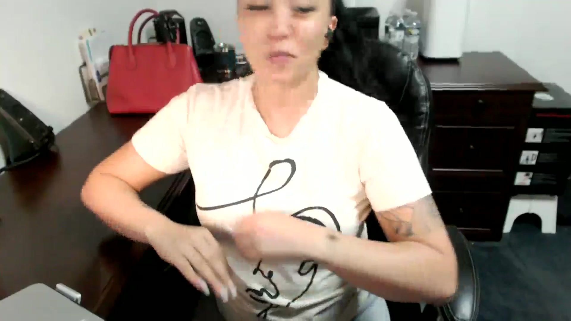 Gallery image thumbnail from MickaylaMoon's myfreecams stream on, 06/25/2024, 16:08 image 10 of 20